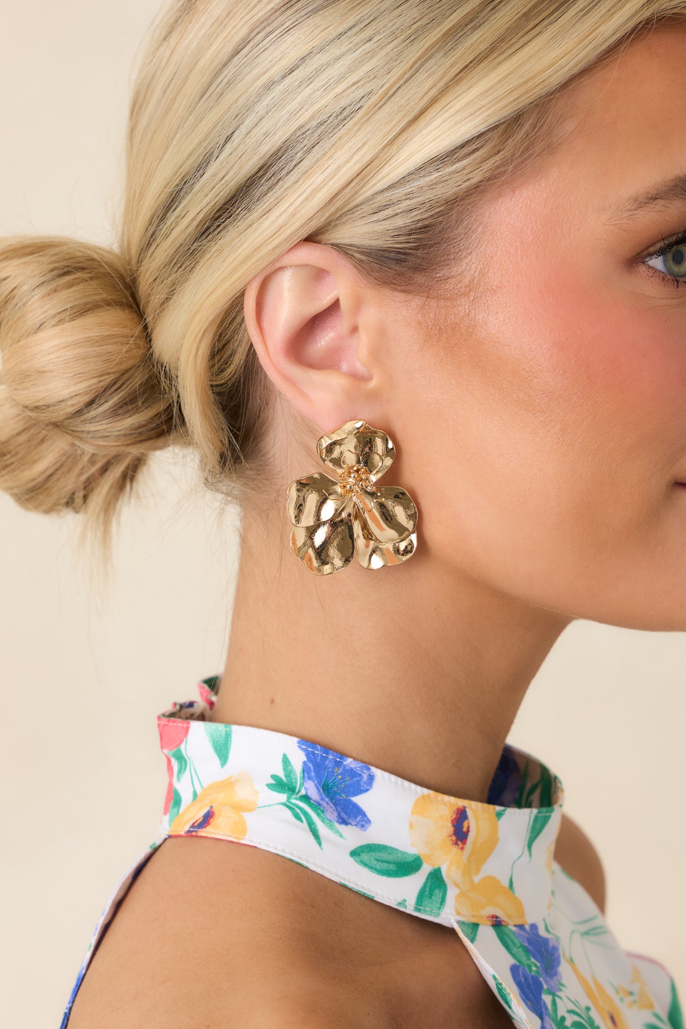 Cropped side view showing the dimensional layered petals and reflective hammered finish.