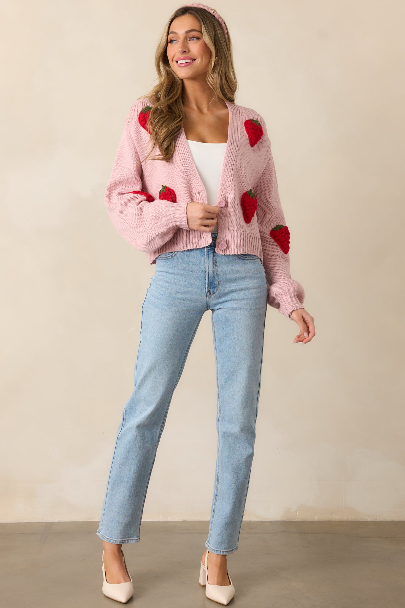 These jeans include functional belt loops, a button-zipper closure, and a timeless straight-leg cut.