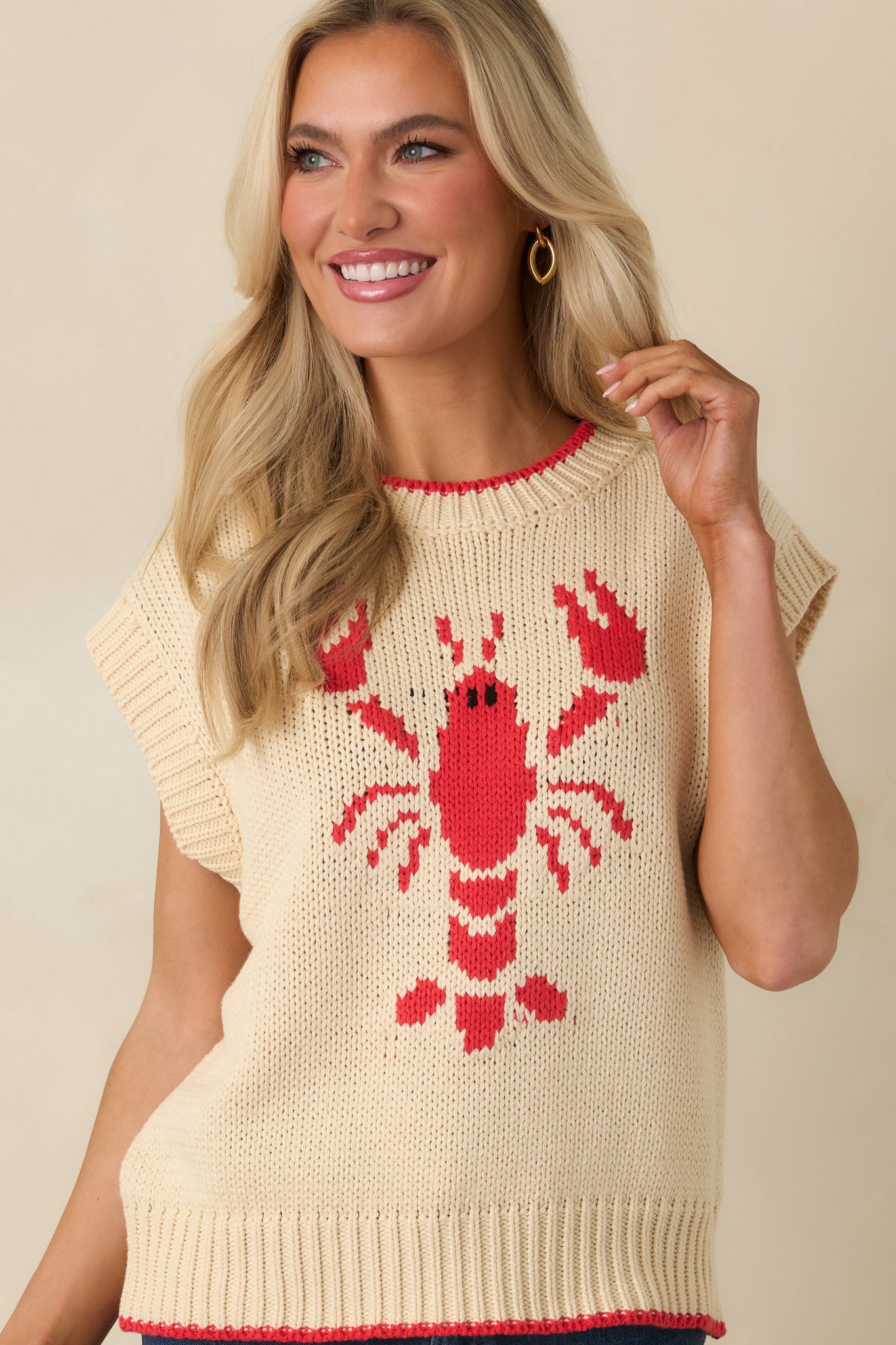 Cropped perspective showing the armhole and ribbed finishing along the sleeveless edges.