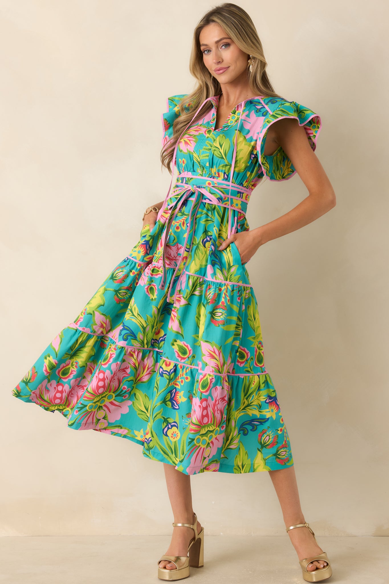 Lightweight floral midi dress with contrasting trim details, side pockets, and a relaxed tiered shape.