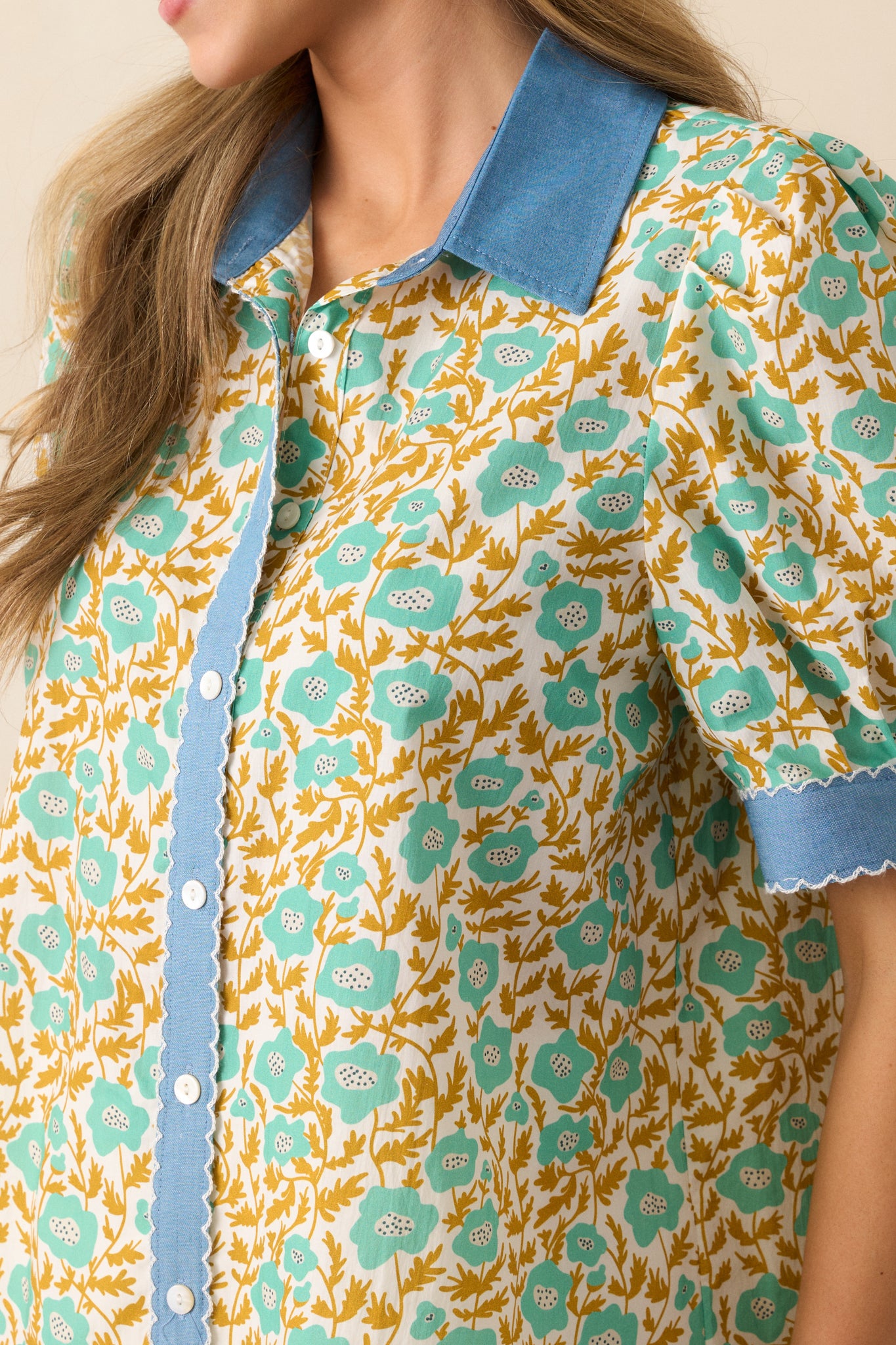 Intricate embroidered scallop hem detailing brings a refined finish to this floral top.