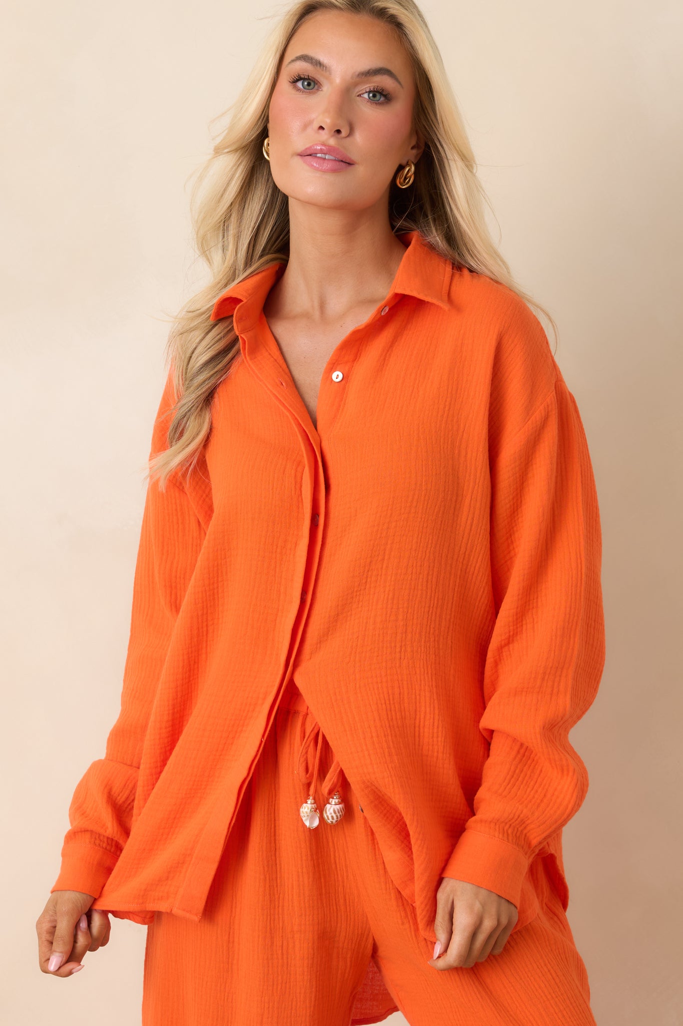 Slightly oversized gauze-style top with classic collar, full button-front, and breathable fabric.