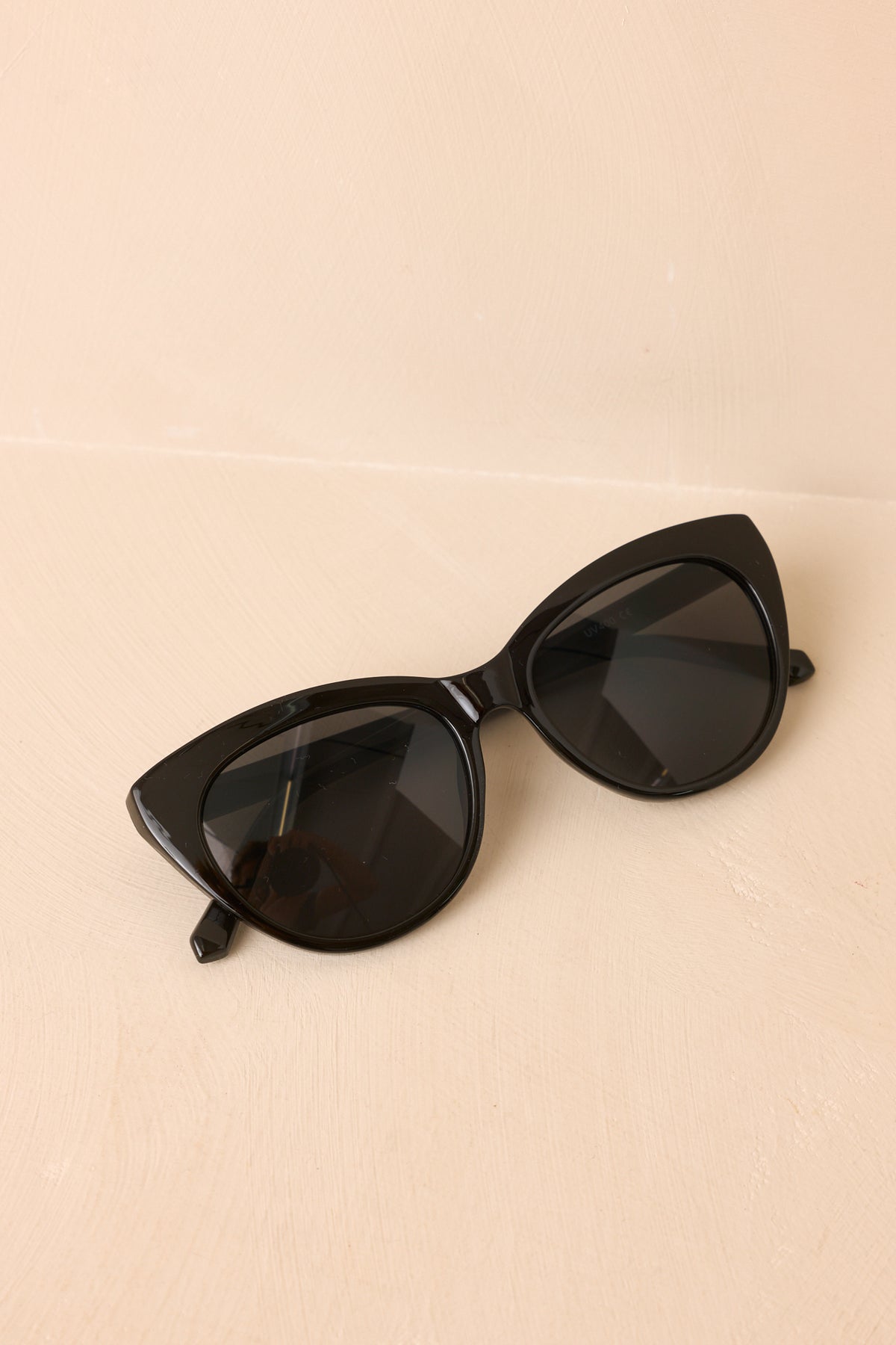 Here Comes the Sun Black Rounded Cat-Eye Sunglasses