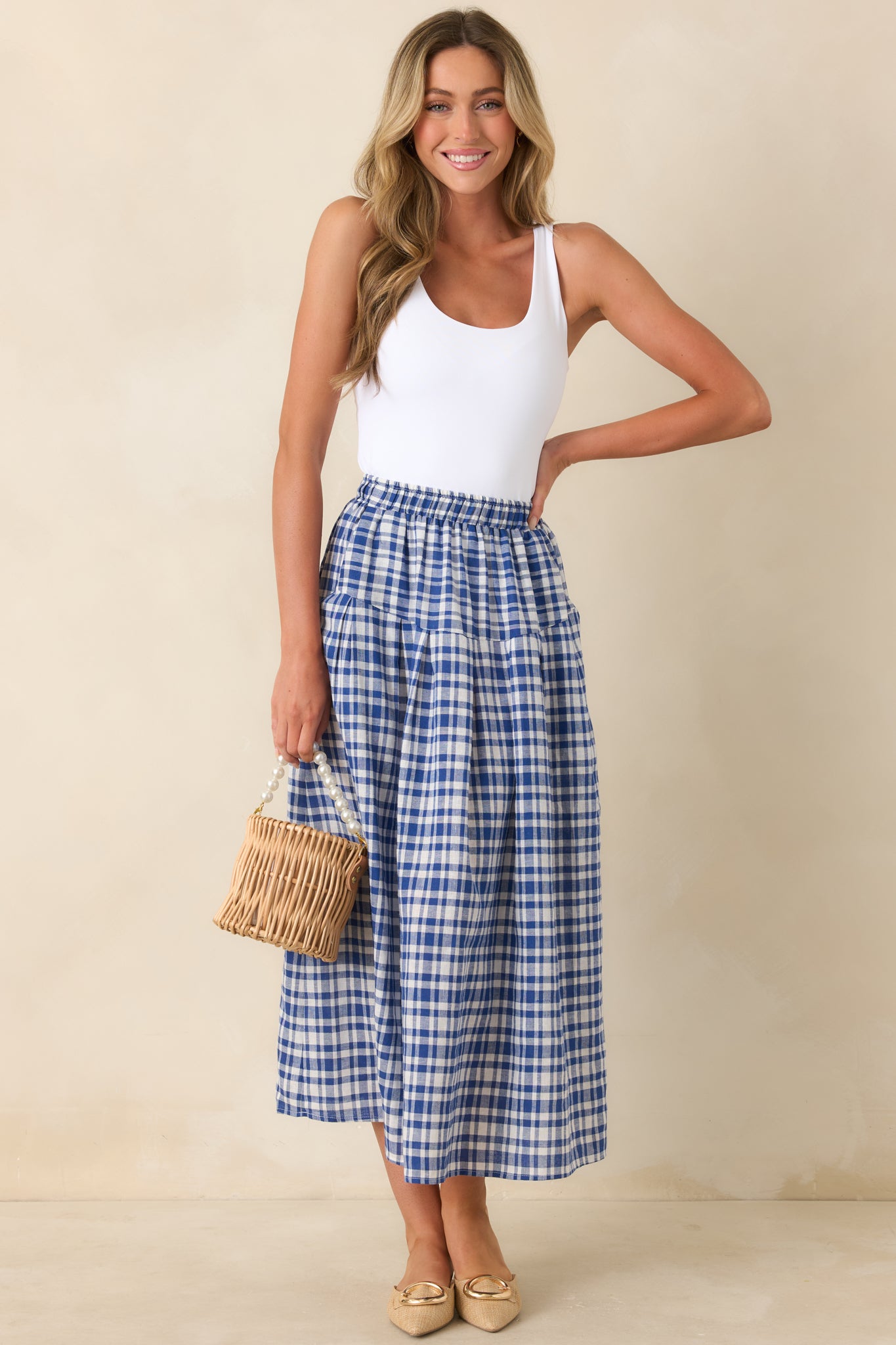 Viscose linen blend midi skirt with airy movement and pull-on waistband.