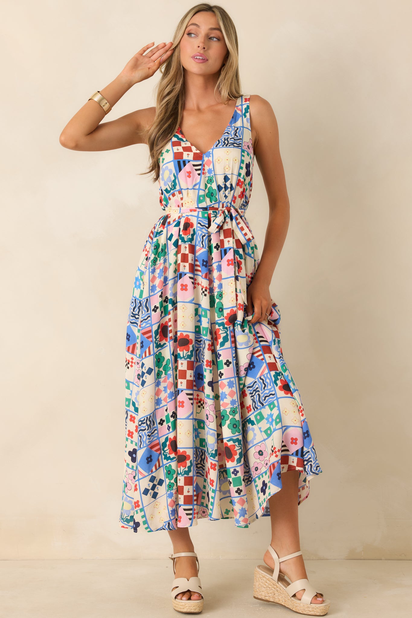 Patchwork print midi dress with V-neckline and easy, breathable silhouette.
