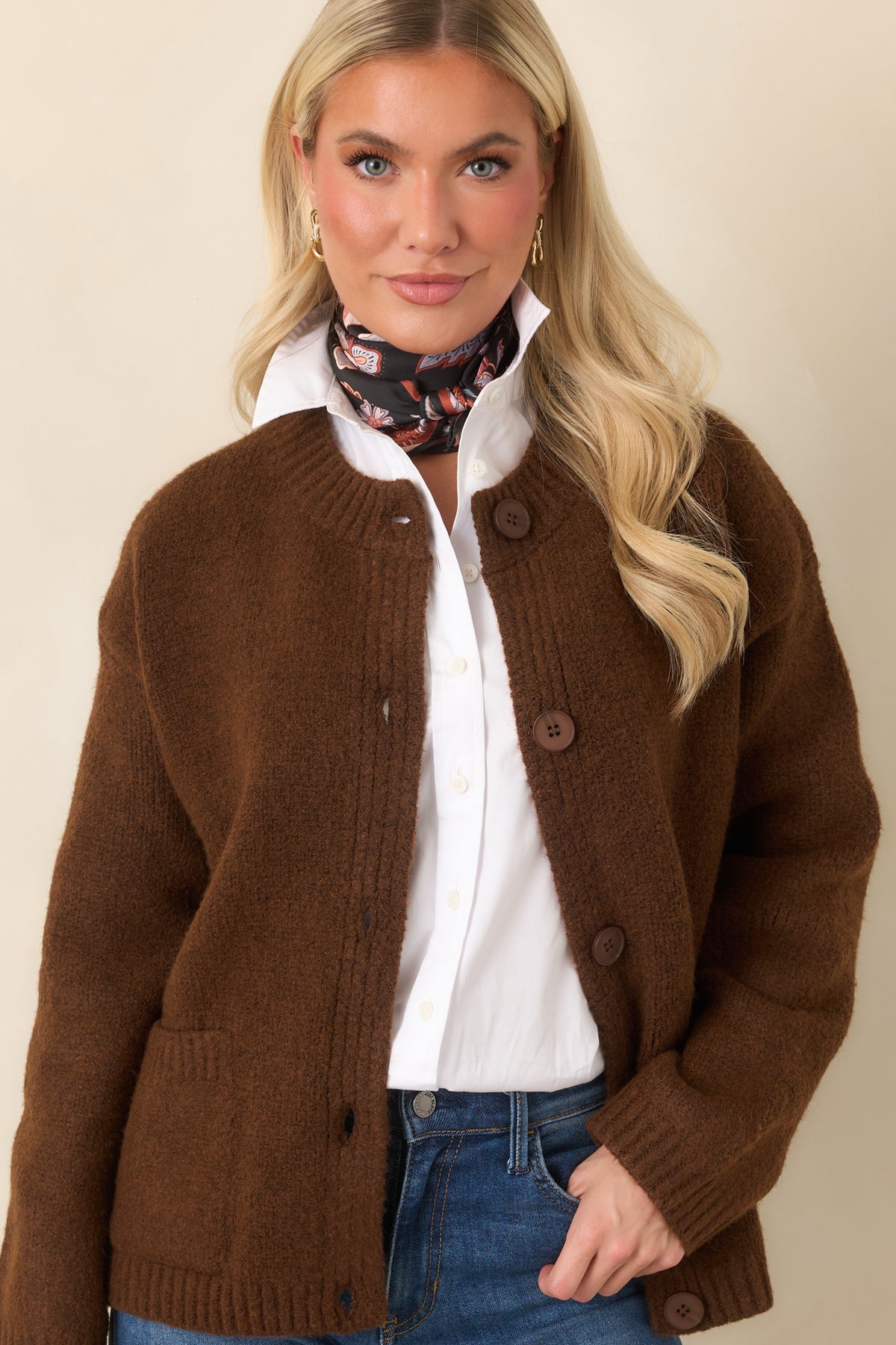 Long sleeves with ribbed cuffs and dropped shoulders enhance the laid-back shape of the chestnut brown cardigan