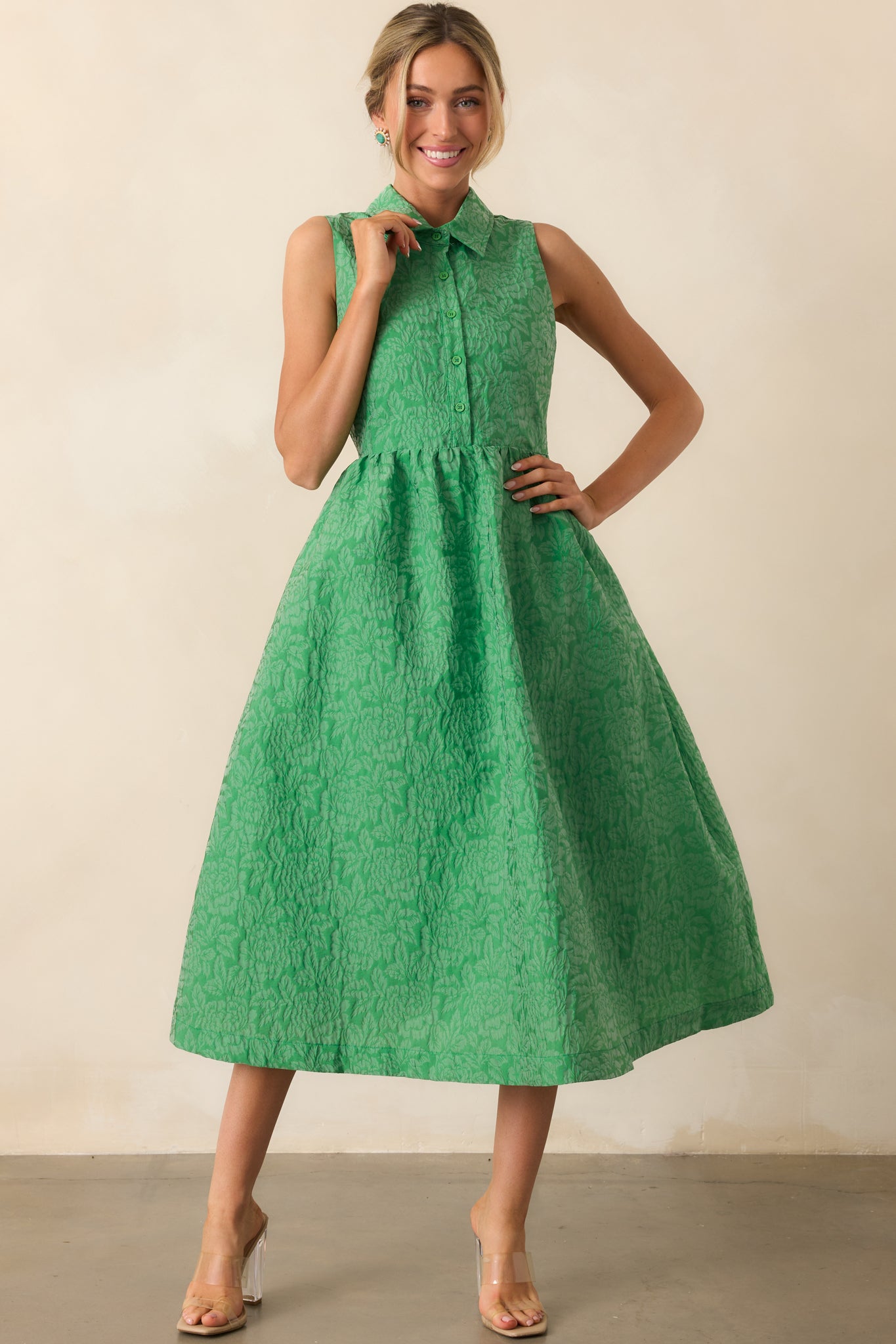This green midi dress features a functional button front down to the waist, adding a classic touch.