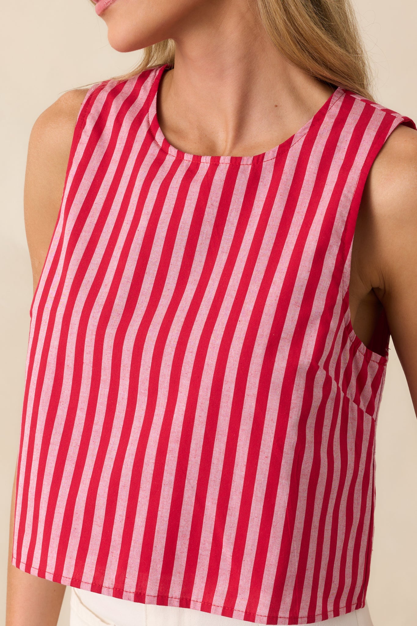 Cropped view of the neckline and upper chest area, highlighting the round neckline and striped detailing.