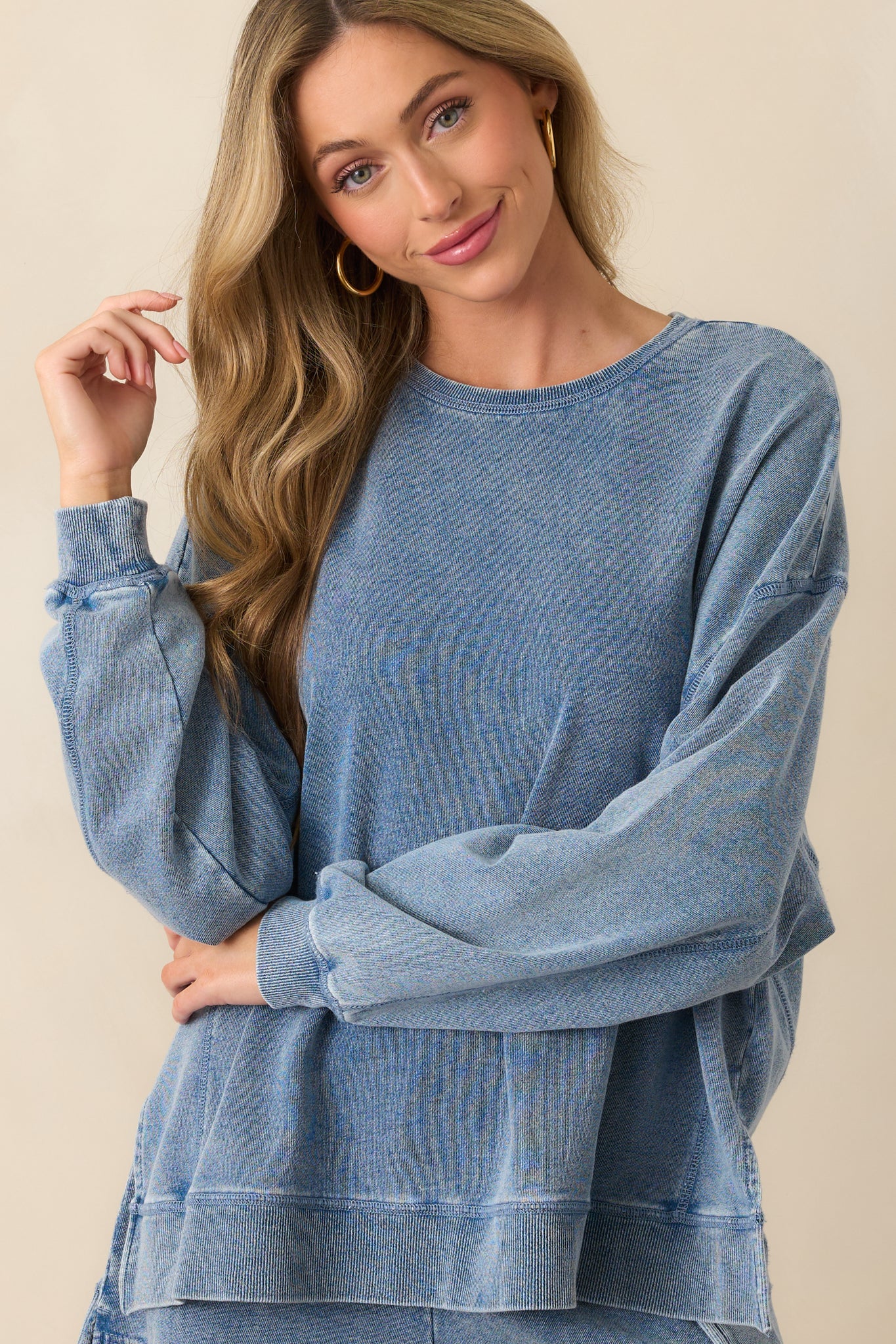Zoomed-in view of the neckline and shoulder, displaying the crew neck and dropped shoulder seam.