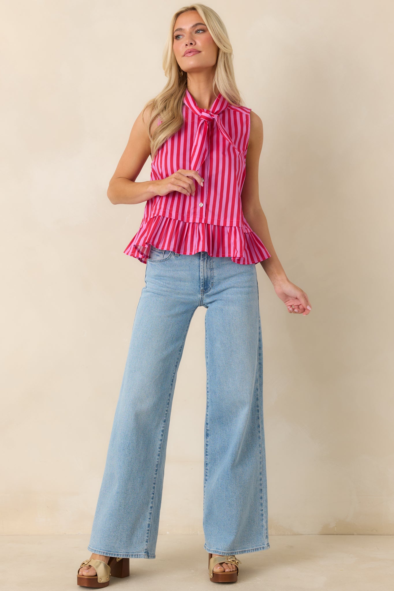 Striped sleeveless top with ruffled hem and soft draped structure in breathable cotton.