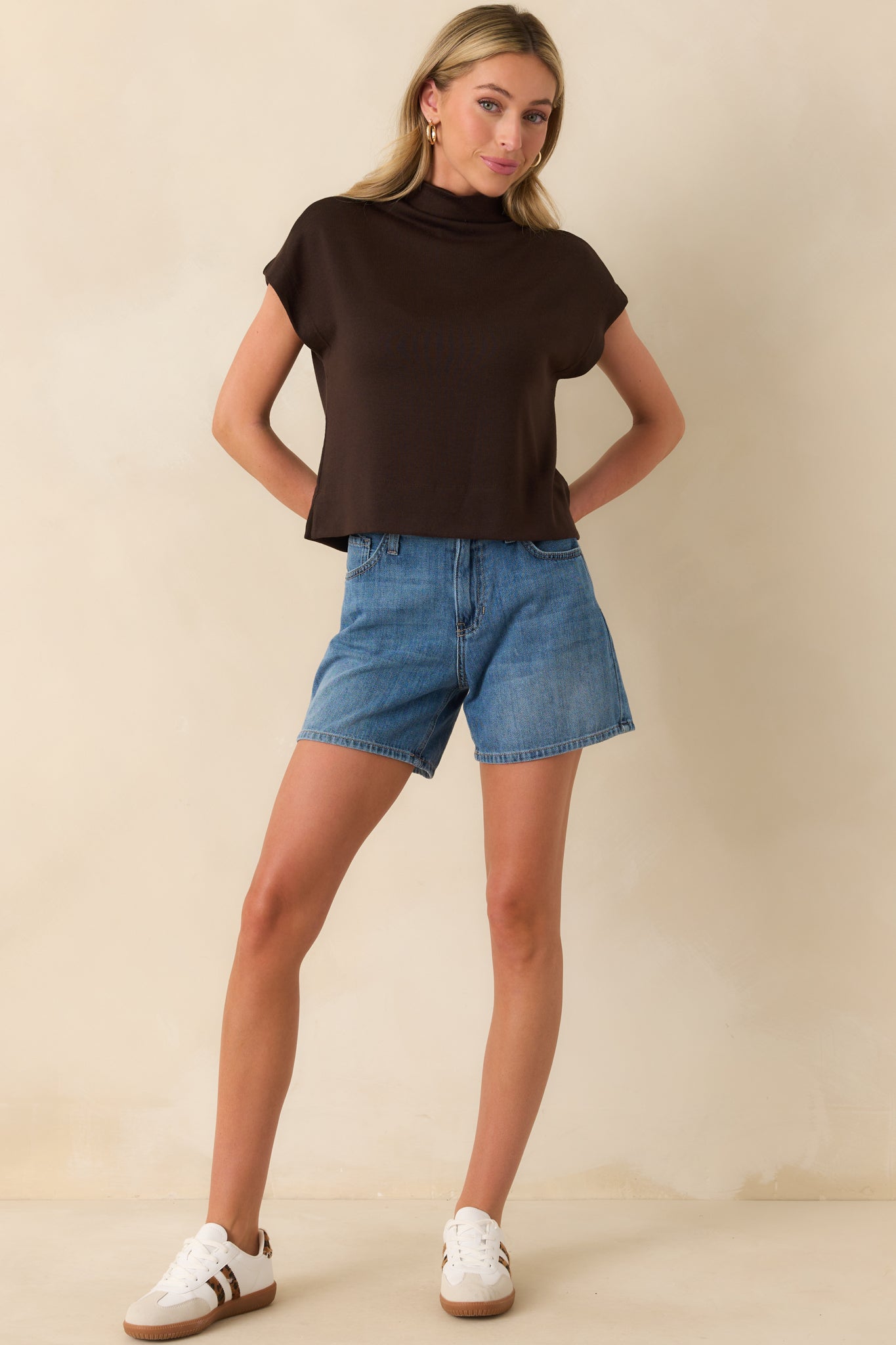 Full body front-facing image highlighting the side seam vent slits and overall relaxed fit.
