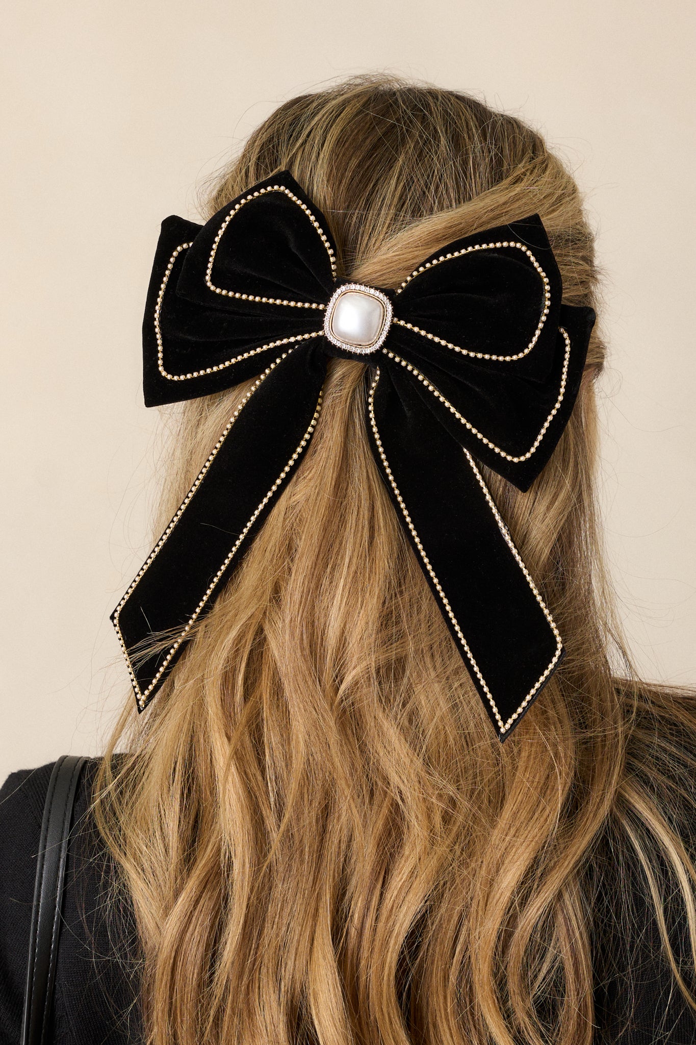 hair accessories for black dress 25 Perfect Hair Accessories for a Vintage Bride : Chic Vintage Brides