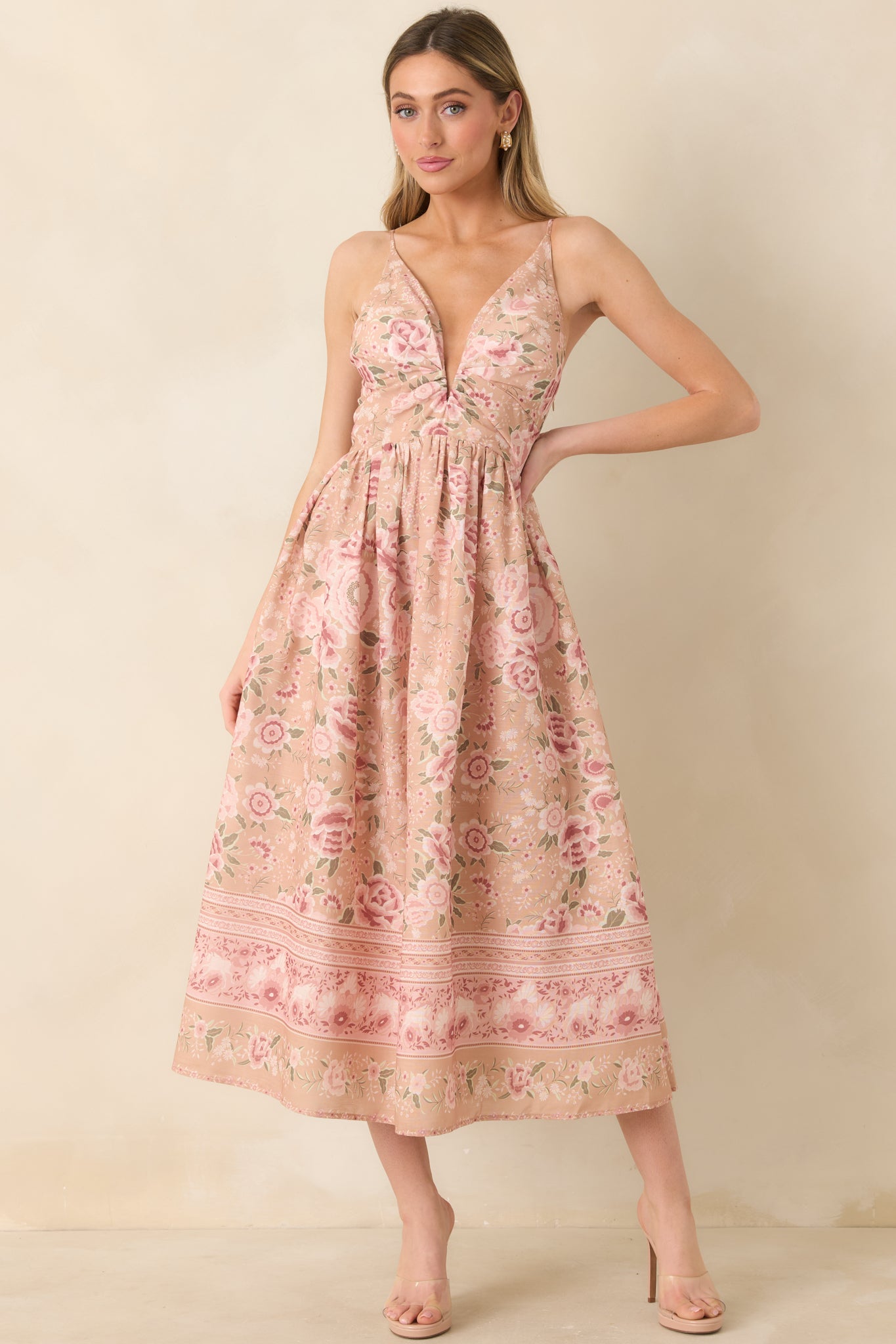 Airy midi dress with soft floral print in beige and pink, designed with a gently flowing fit.