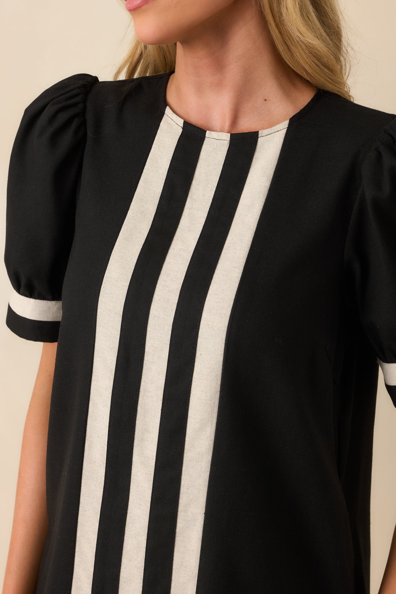 A detailed close-up of the center stripe and fabric texture, capturing the contrast between the black linen blend and beige trim.