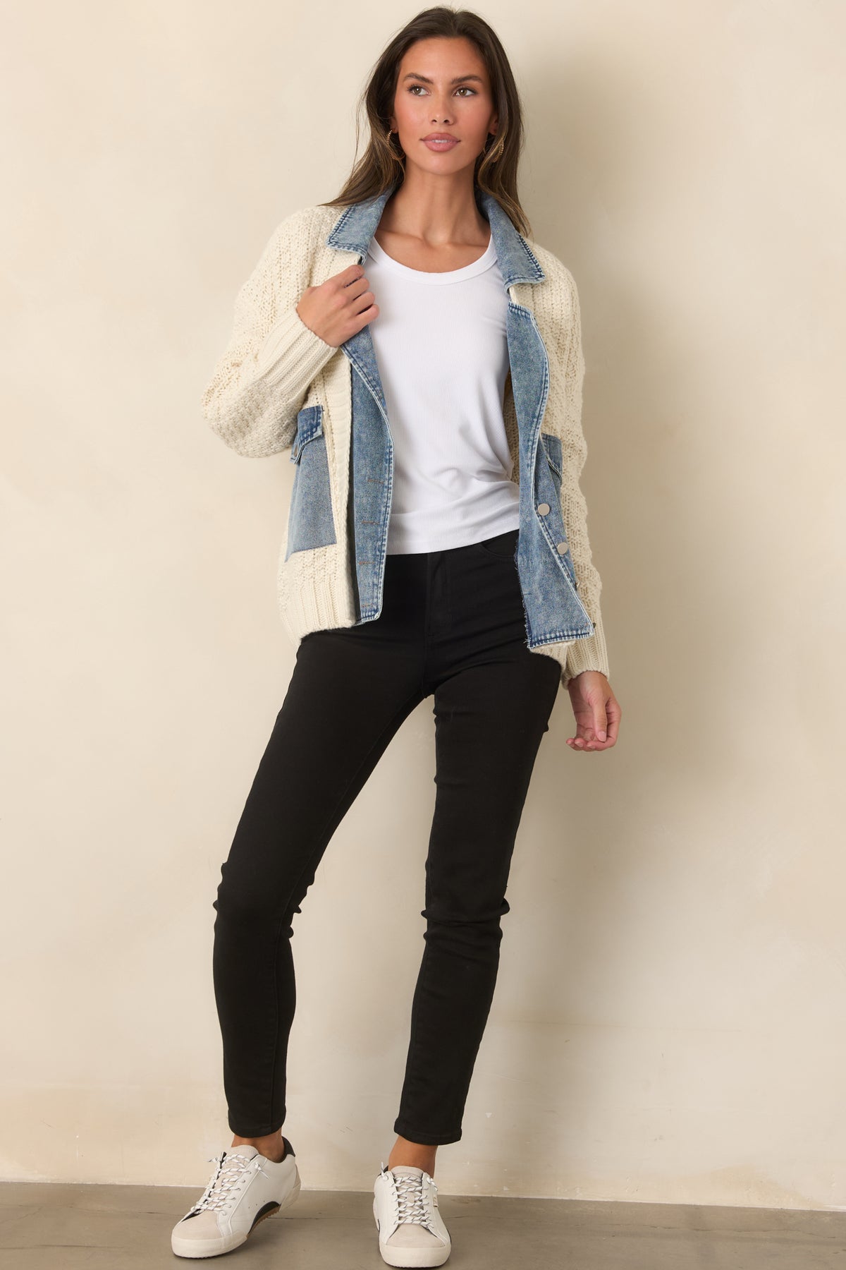 Sleek black denim featuring a high-rise waist, close-fitting stretch construction, classic front pockets, and a traditional button and zip closure.