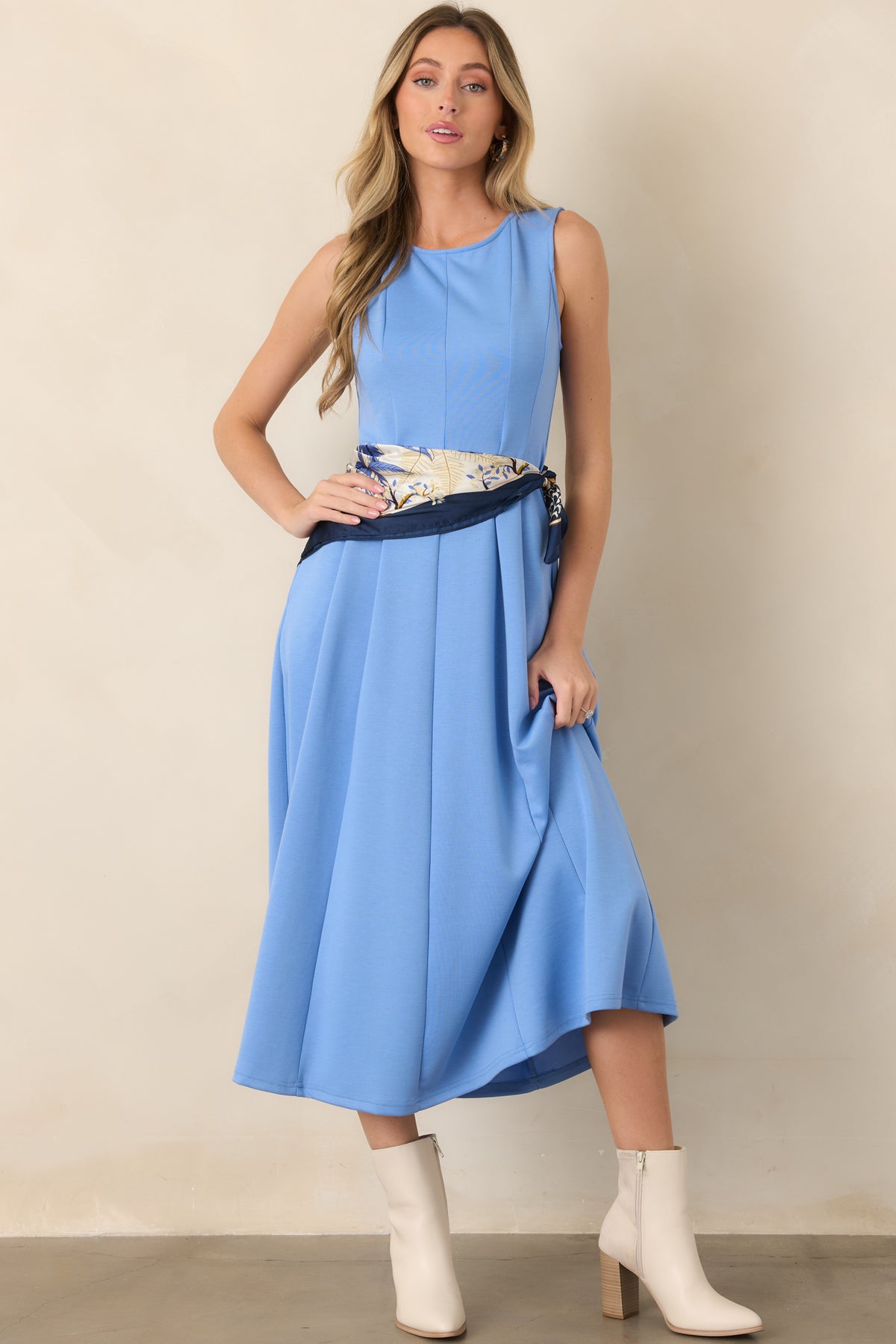 Stretchy blue midi dress with a sleeveless cut, flattering vertical seams, and an easy flowing shape through the skirt.