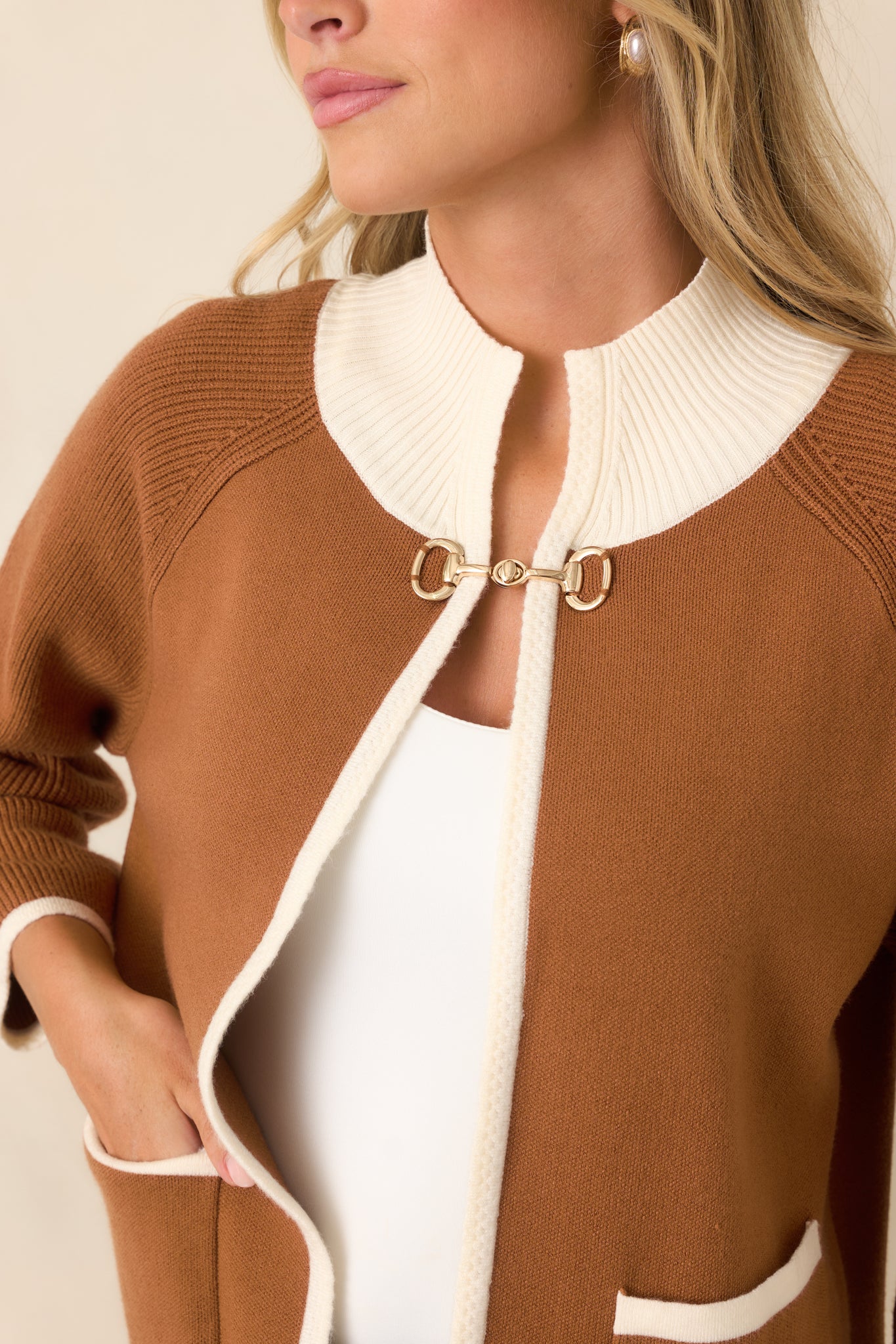 Close-up of the cardigan highlighting the soft viscose-blend knit, ribbed texture, ivory contrast edging, and polished horsebit hardware.