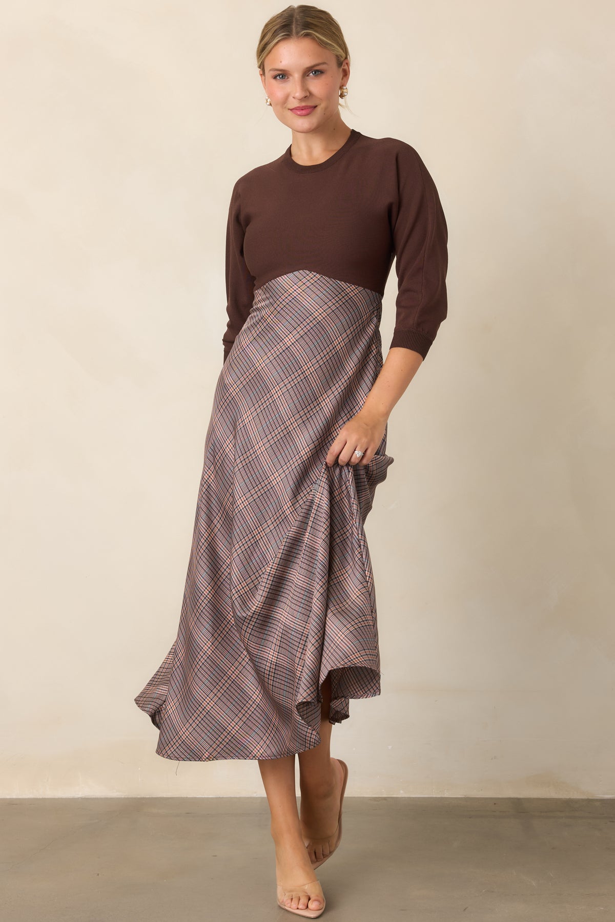 Fitted brown knit bodice with a simple round neckline and three-quarter sleeves for a polished finish.