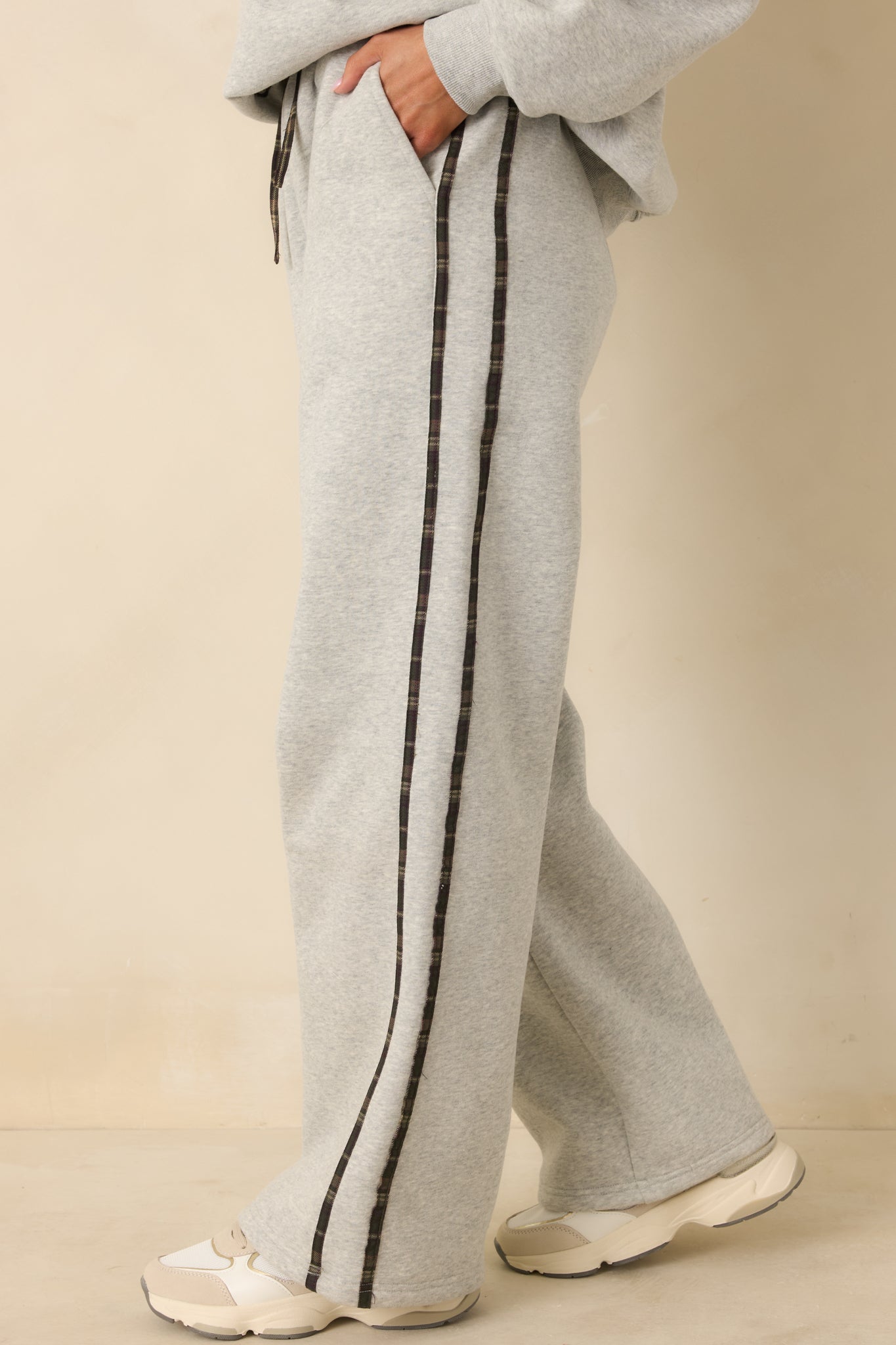 Close view of elastic waistband and drawstring on heather grey sweatpants.