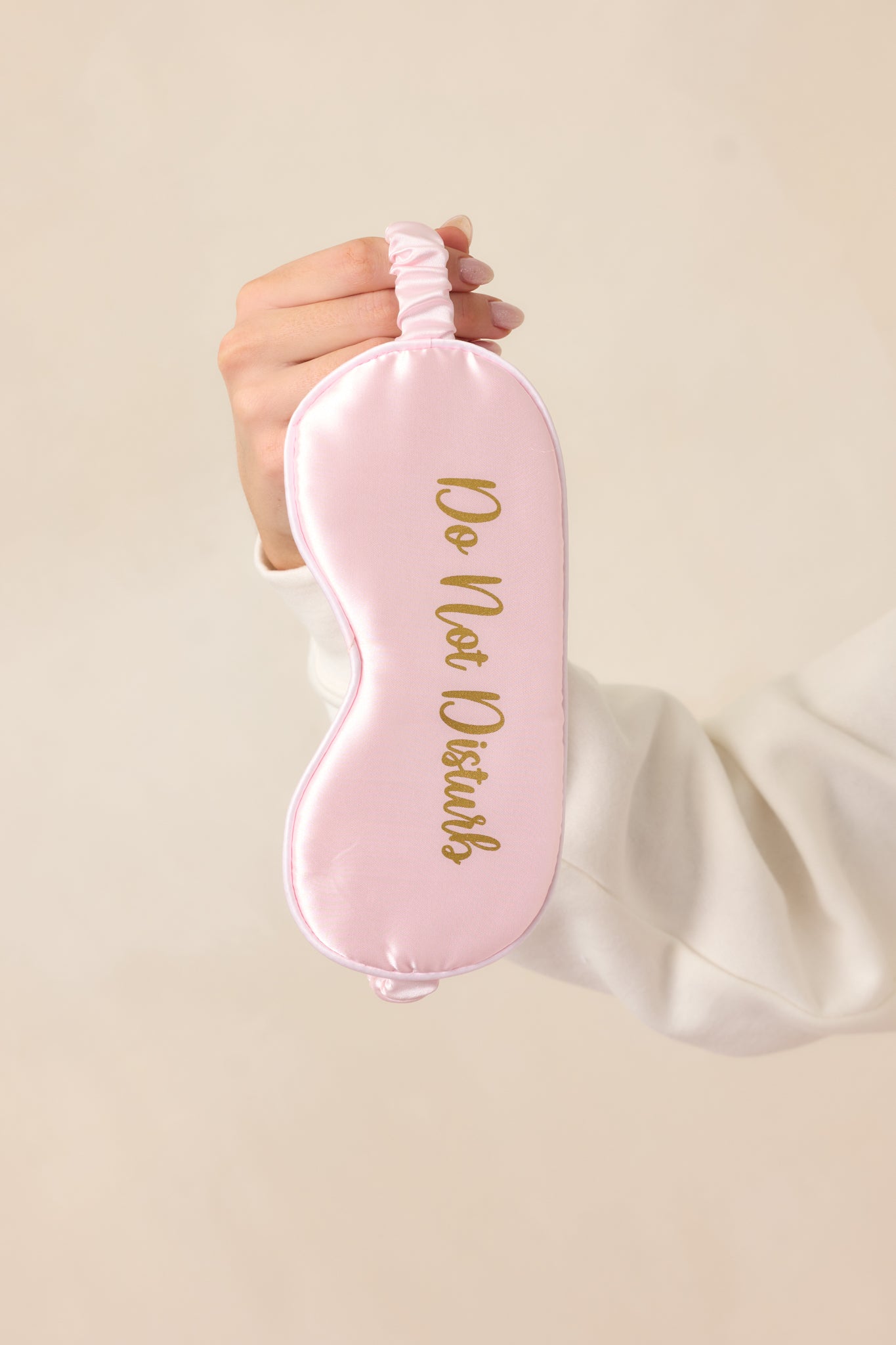 A closer view of the light-blocking material, emphasizing the eye mask’s smooth satin texture and gentle cushioning.