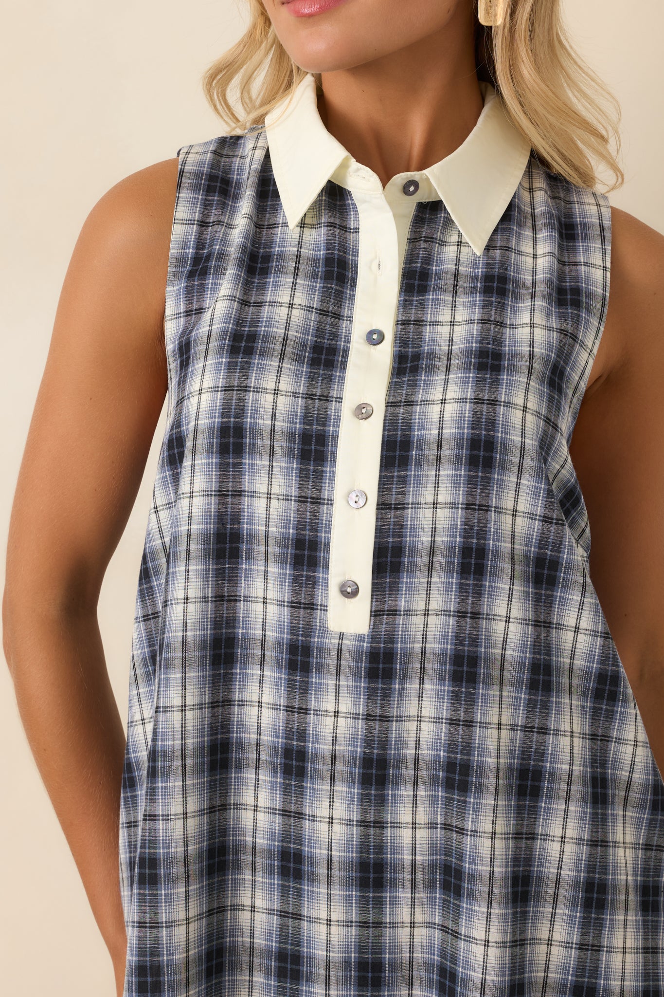 Detailed view of the collared neckline, partial button-front placket, and contrasting ivory trim.