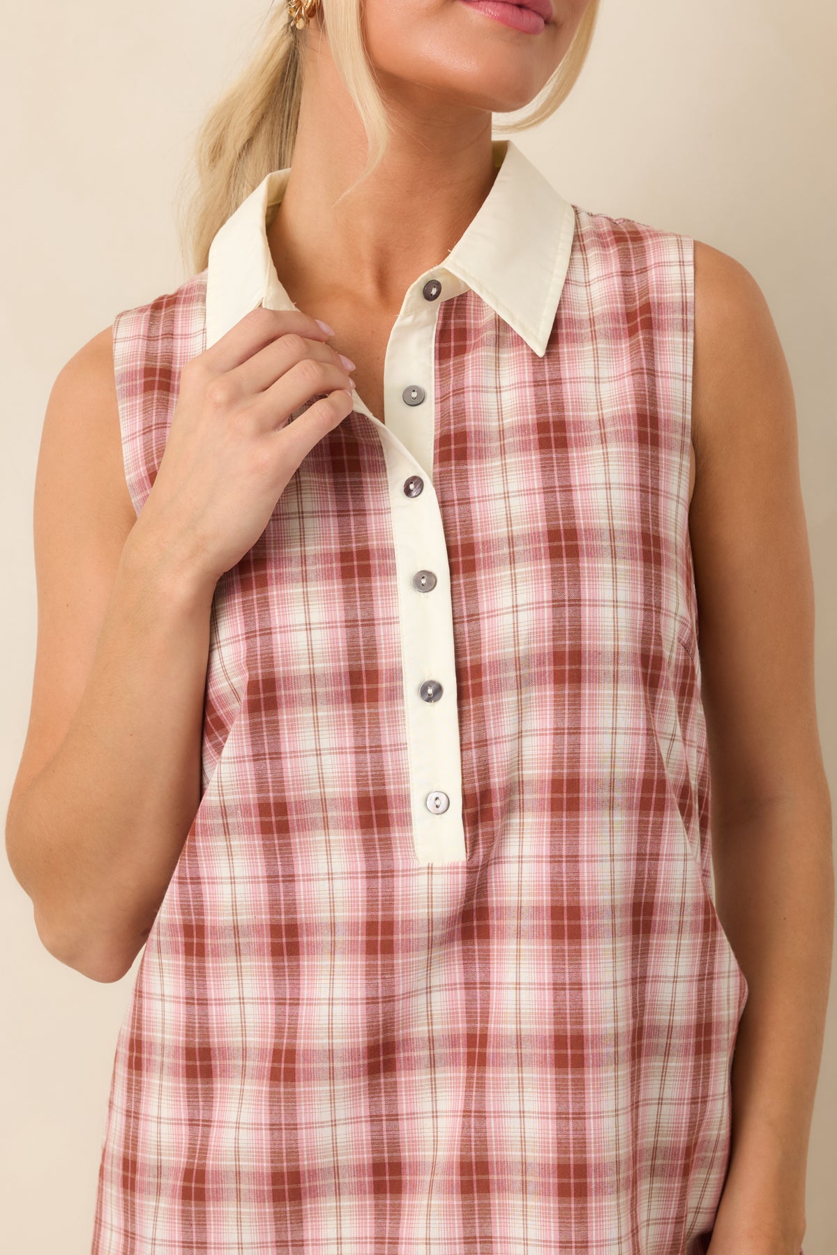 Close view highlighting the crisp collared neckline, partial button-front placket, and contrasting ivory trim against the cotton fabric.