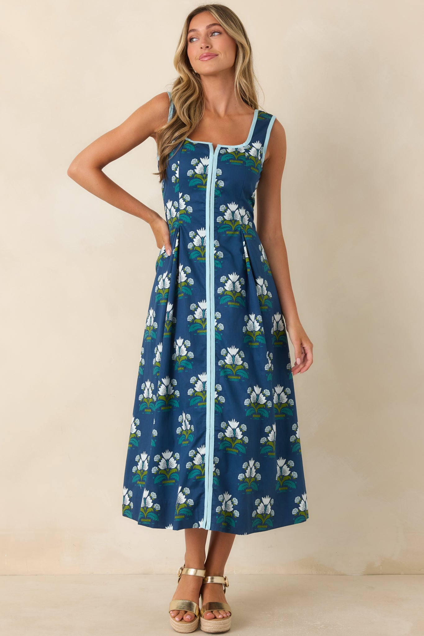 Cotton dress featuring a wide square neckline, concealed zipper closure, and functional side pockets.