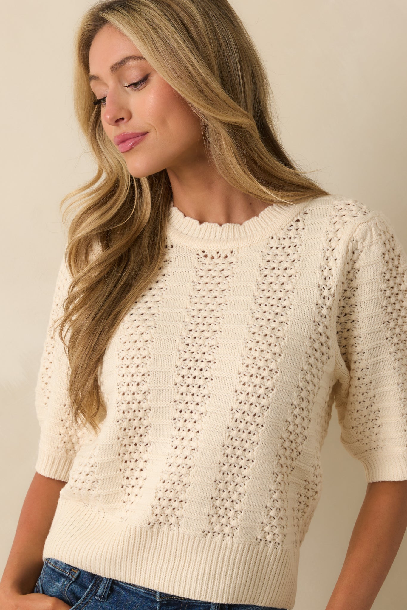 Cropped focus on the vertical panel texture and ribbed hemline