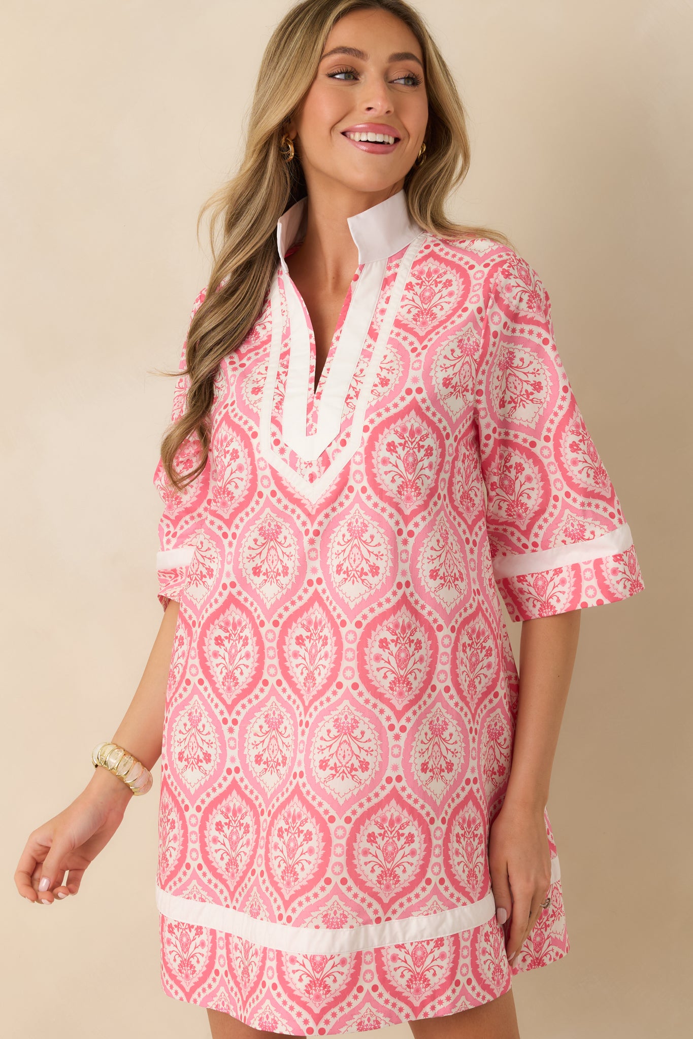 Cropped front view focusing on the V-neckline and contrast trim detailing.