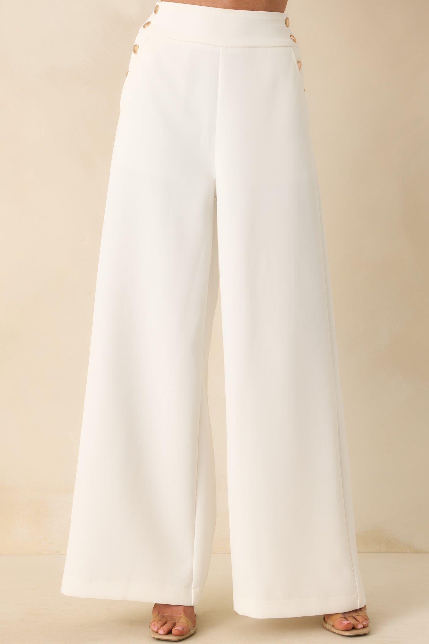 Cropped image centered on one functional side pocket and the smooth fabric texture.