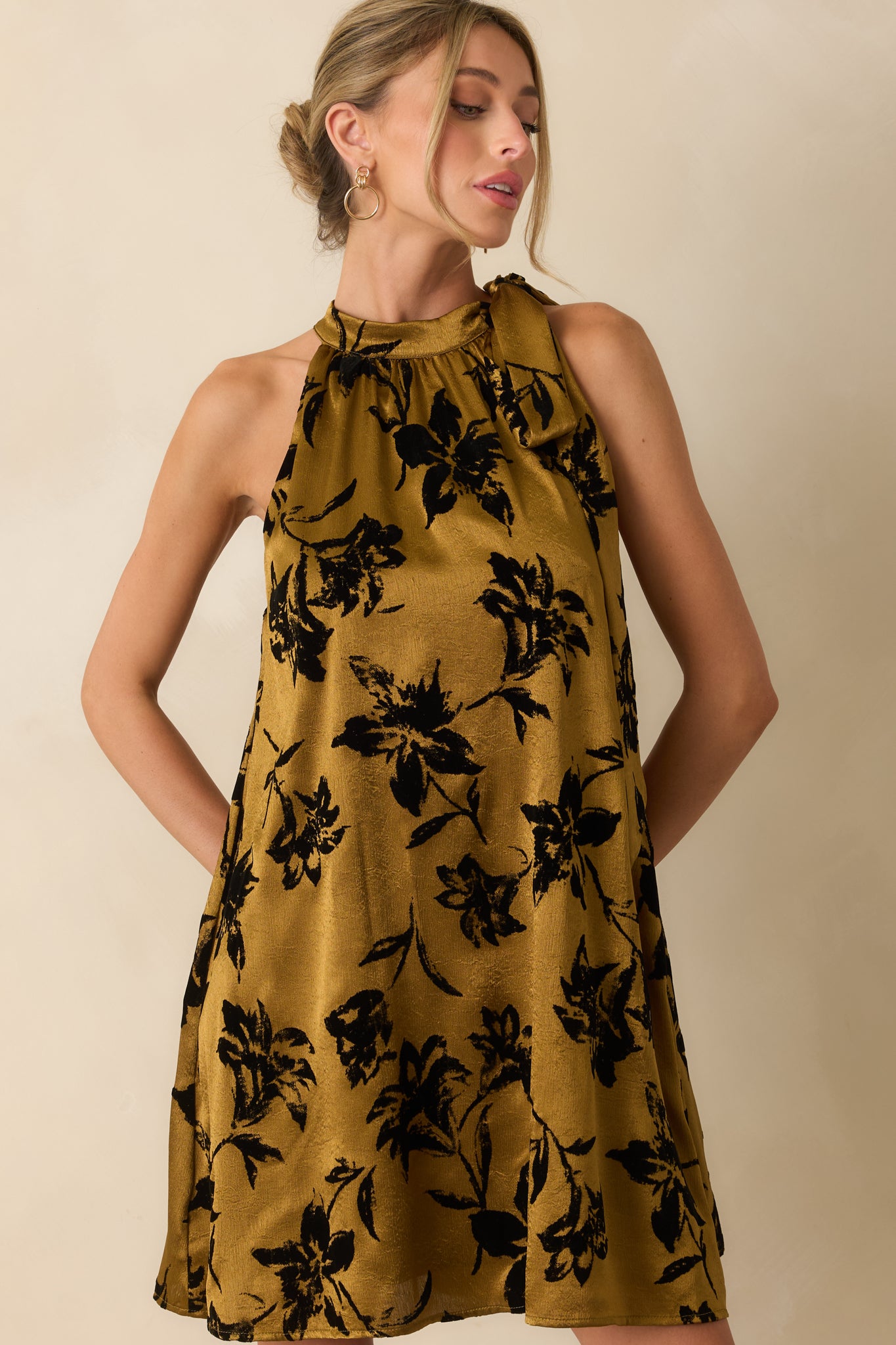 Cropped view highlighting the sleeveless silhouette and relaxed A-line drape.