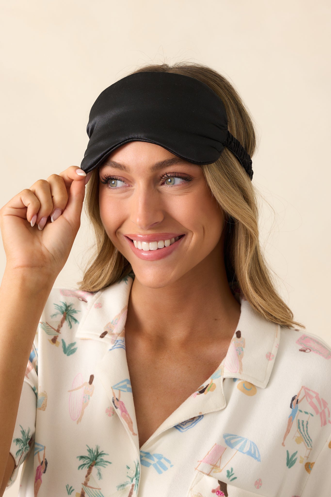 A detailed shot of the scrunched band, highlighting the gathered fabric for a secure and adjustable fit.