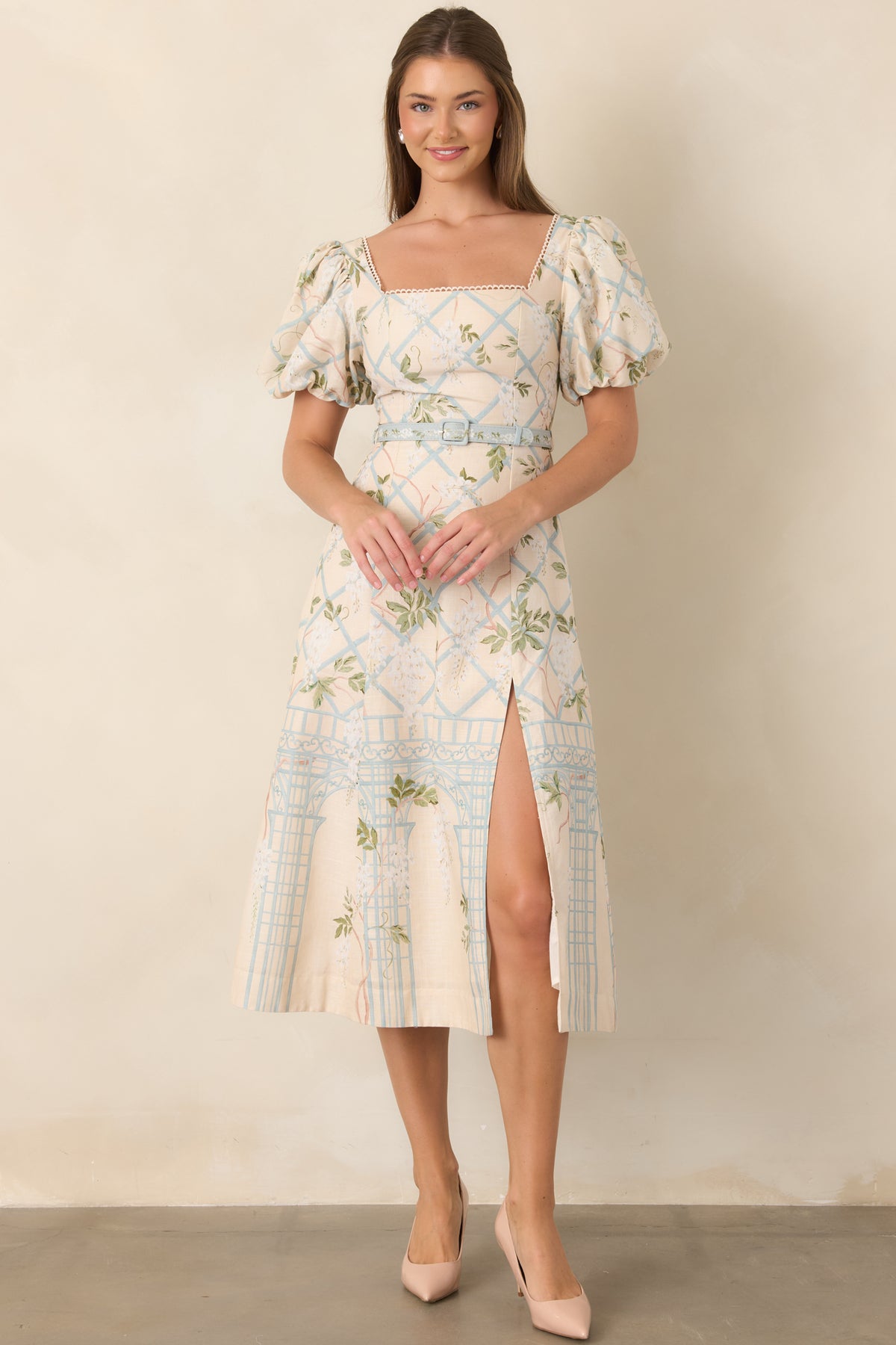 Feminine midi dress with delicate neckline edging and front slit