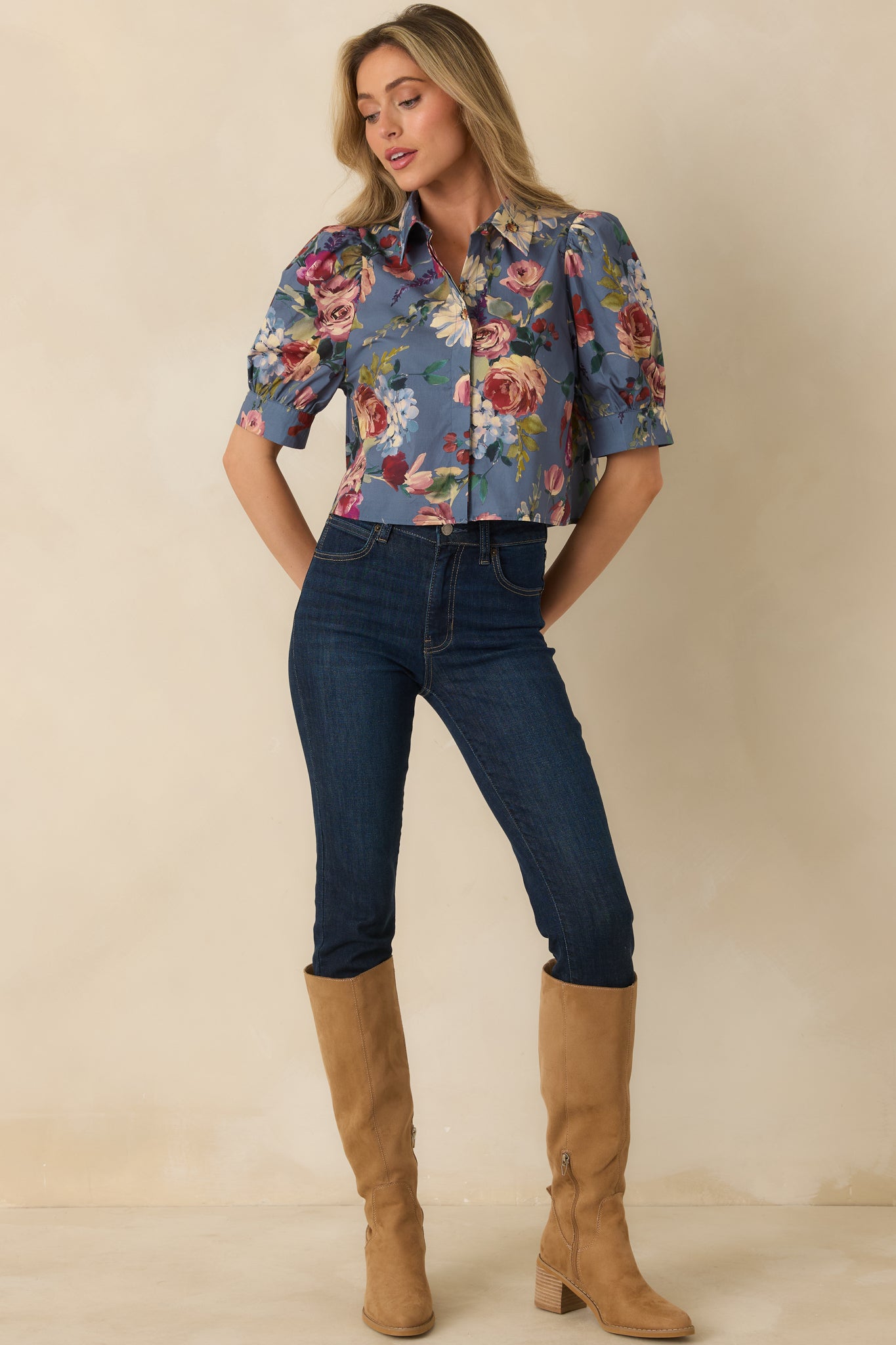 Floral cotton blouse featuring a classic pointed collar, gathered shoulders, wide cuffs, and soft puff sleeves.