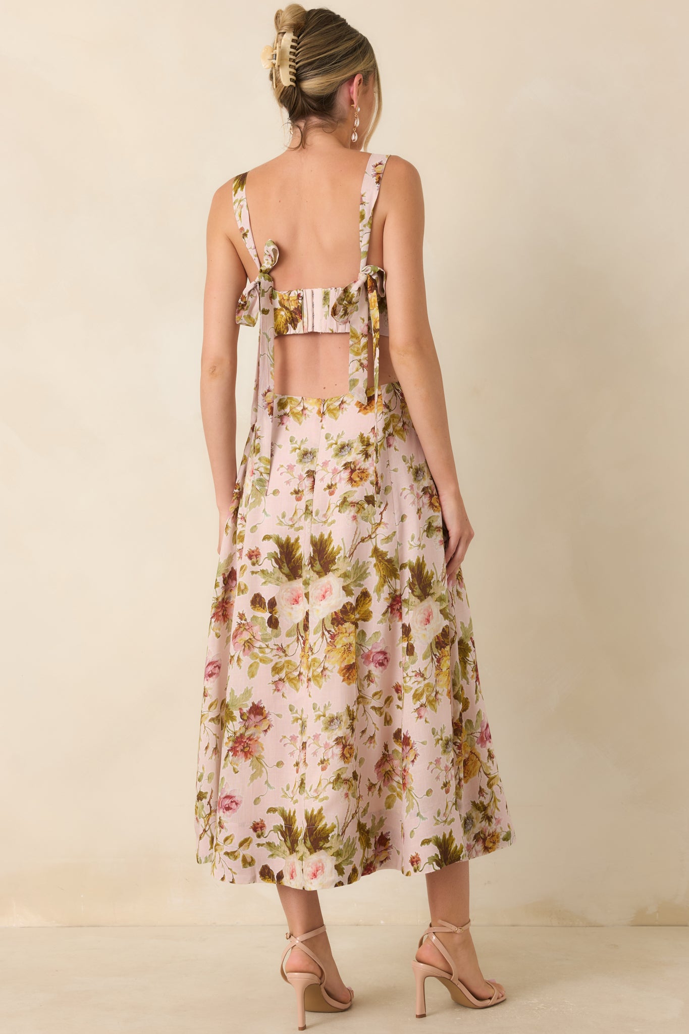 Rear detail of the floral midi dress featuring the adjustable hook-and-eye closure, structured bodice, and soft floral print.