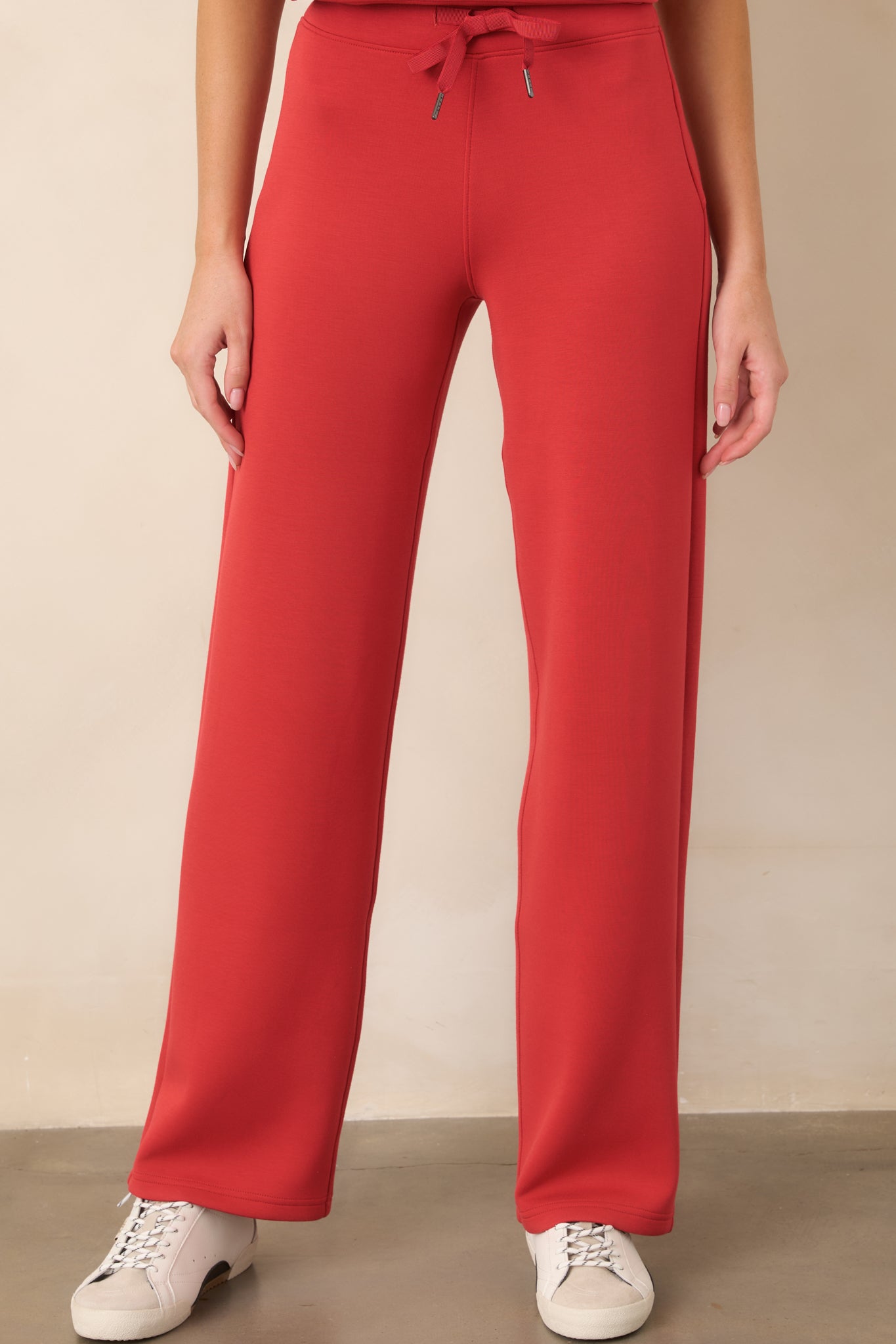 Four-way stretch fabric gives these relaxed pants a smooth drape and comfortable straight-leg shape.
