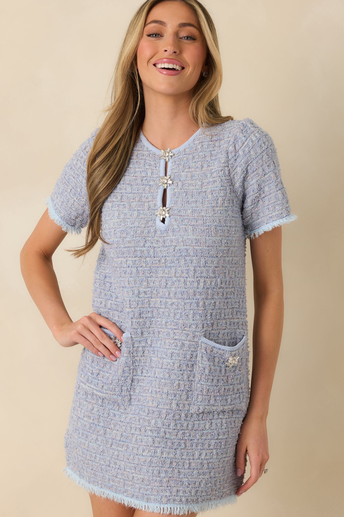 Front cropped angle highlighting the functional front pockets and textured woven fabric.