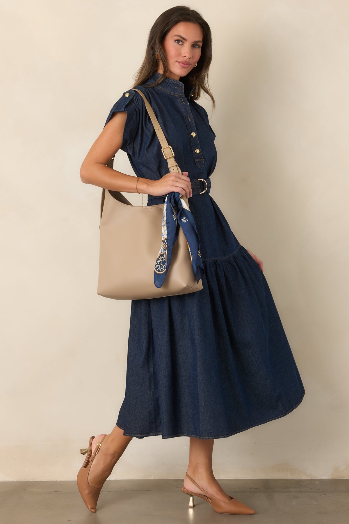 Belted cotton-rich dress with gathered shoulders and structured cap sleeves with bag.
