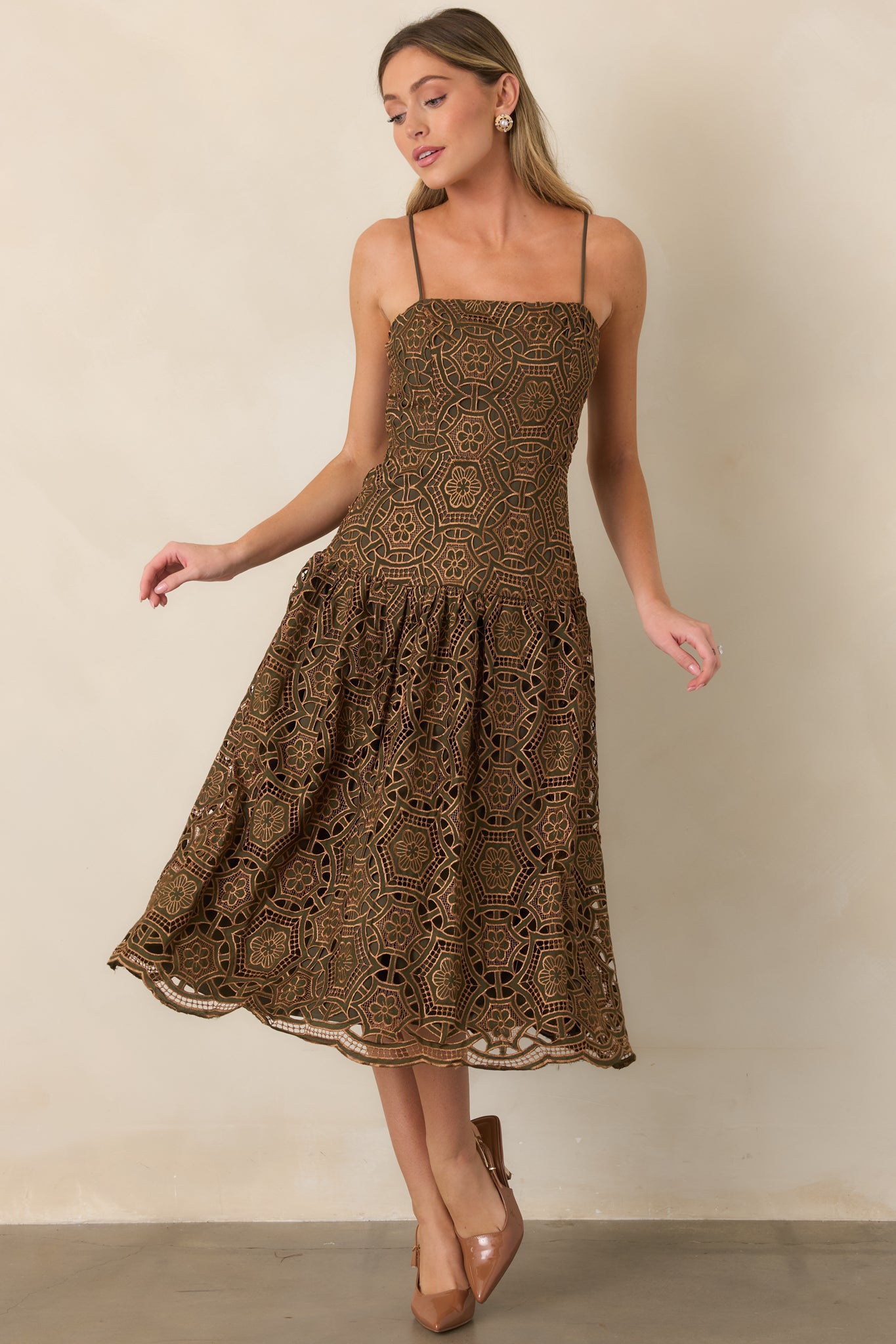 Feminine midi silhouette combining an intricate gold lace exterior with olive lining and a softly gathered skirt.