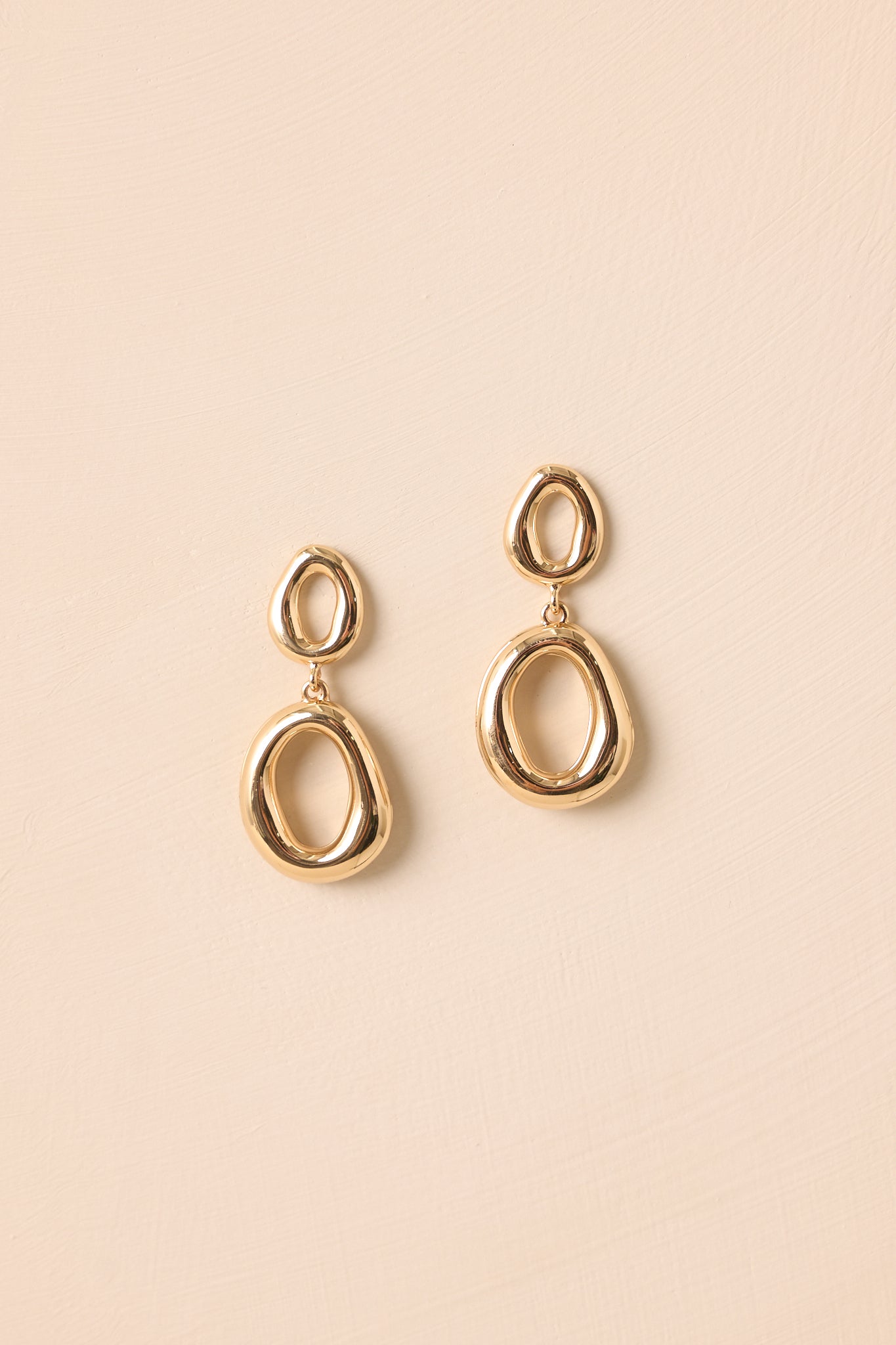 A detailed shot of the gold oval link drop earrings highlighting its polished finish and linked design.