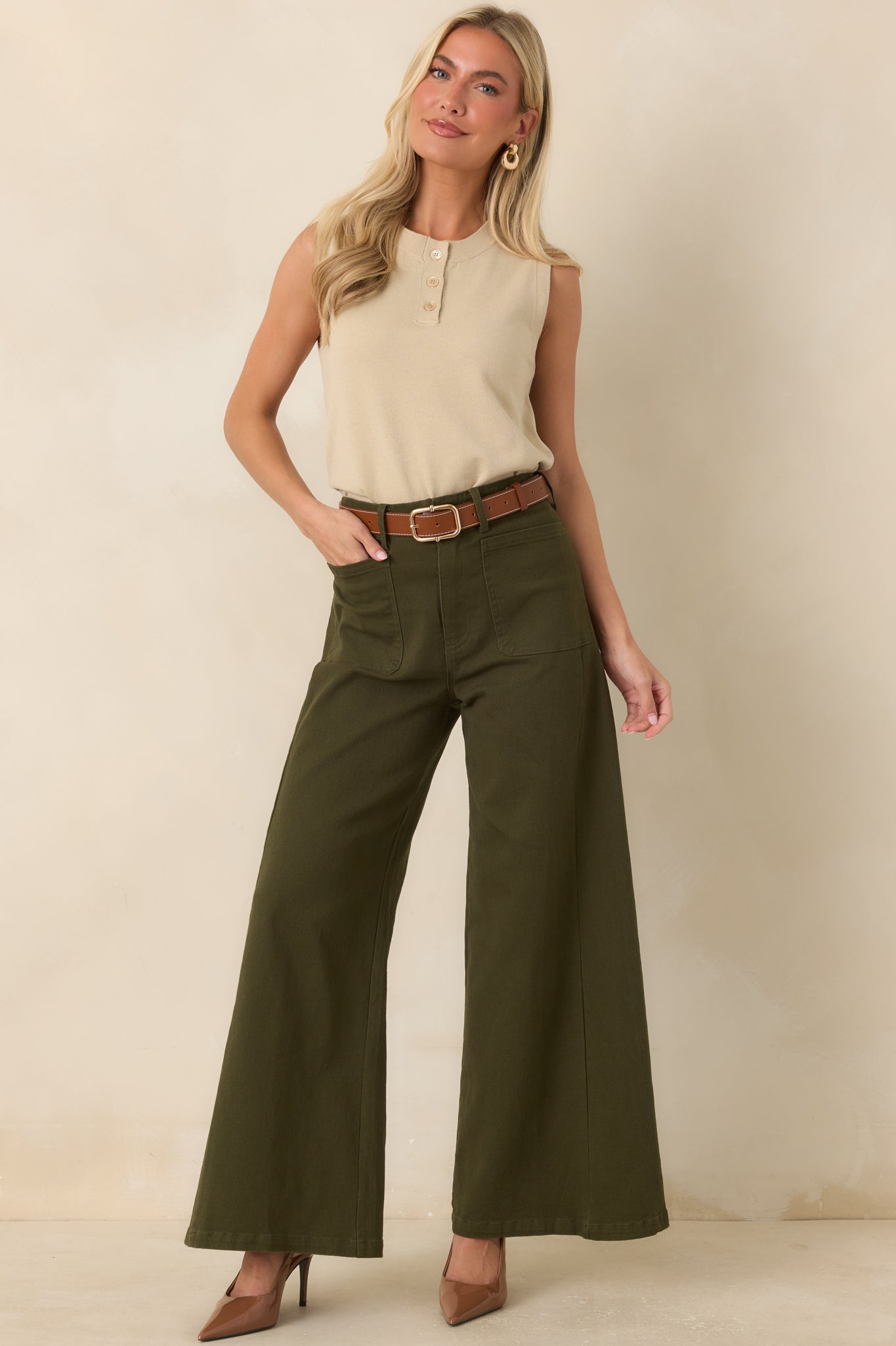 High-rise pants crafted from a soft cotton blend with a comfortable stretch fit, featuring front patch pockets and a streamlined silhouette.