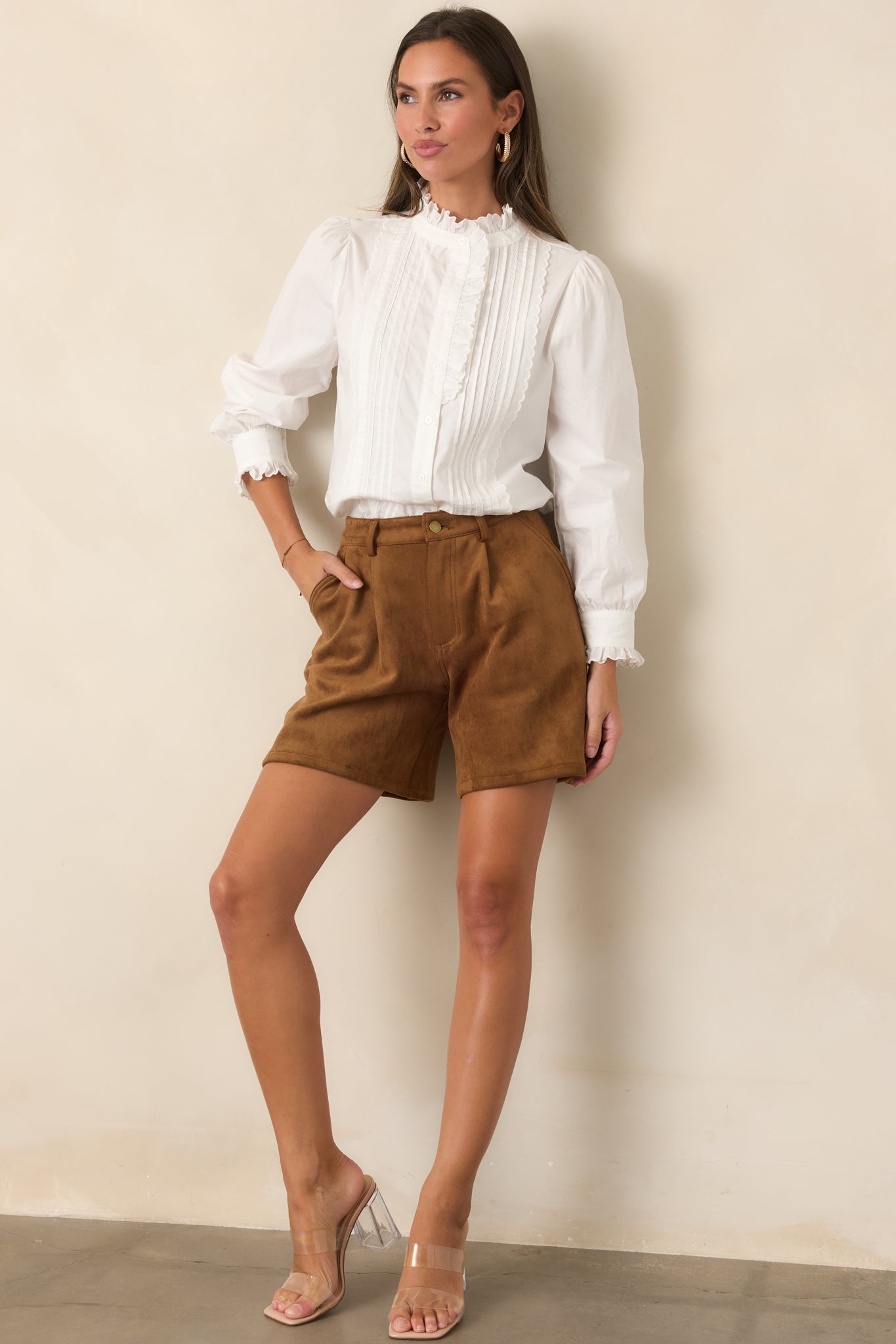 FAUX SUEDE SHORTS：ハーフパンツ　38 Yumi Brown Faux Suede Shorts | En Saison