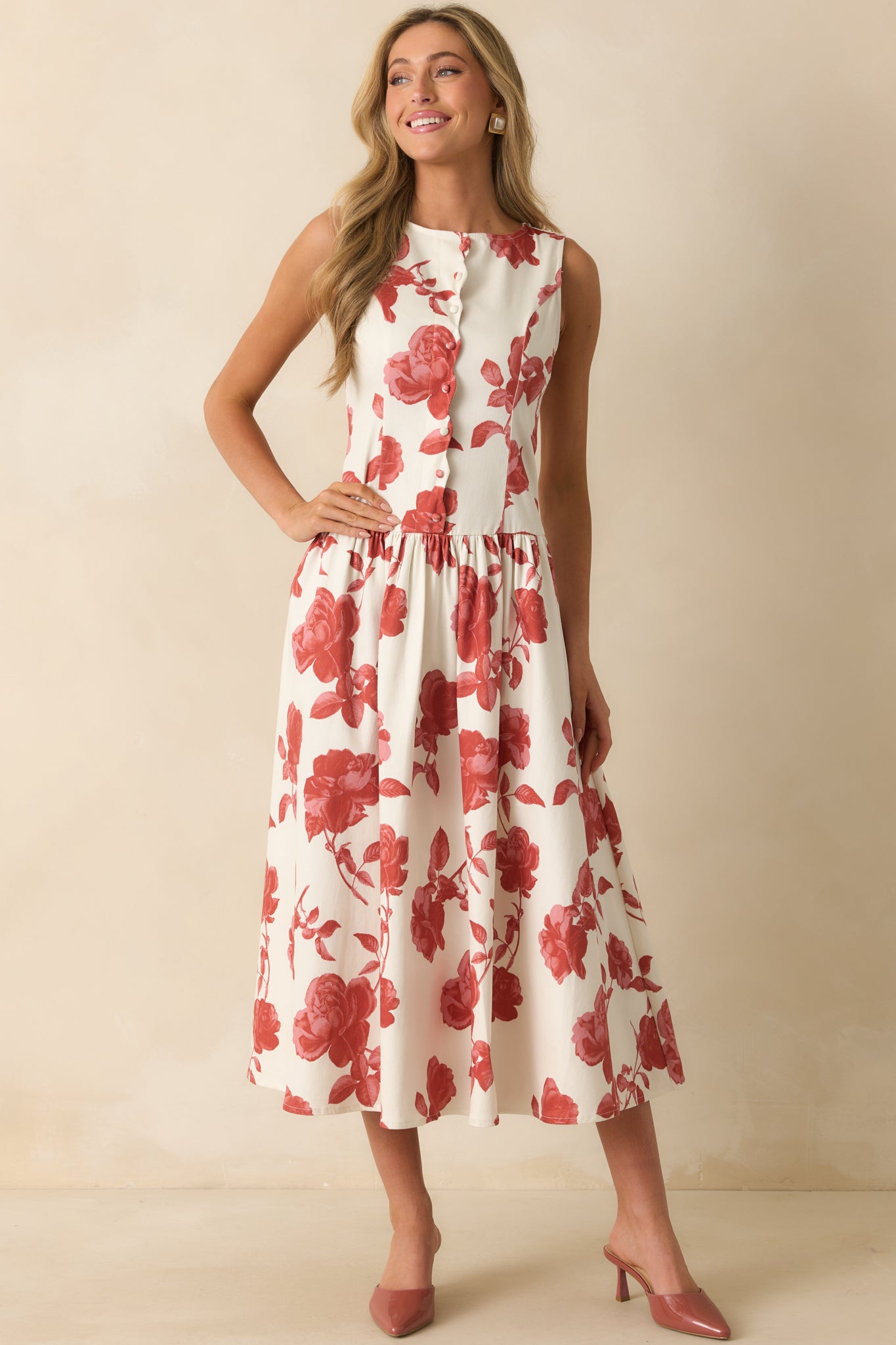 Ivory sleeveless maxi dress showcasing a relaxed fit and vibrant floral print.