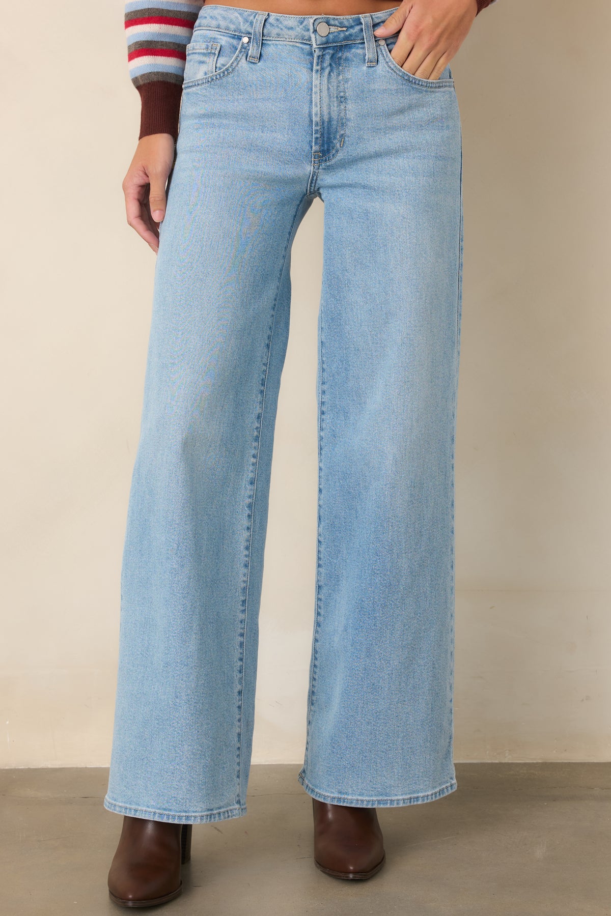 The wide leg design creates an easy silhouette across these casually styled light wash pants.