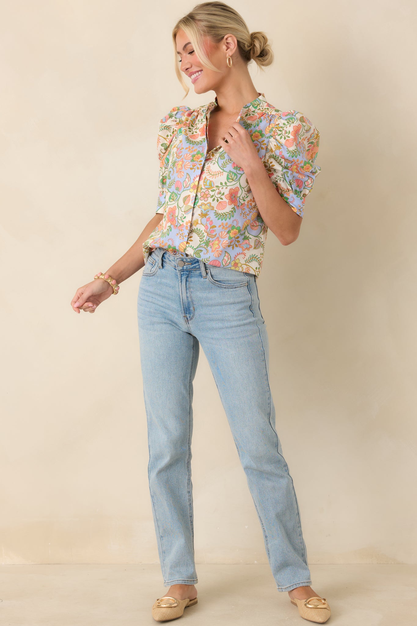 Lightweight cotton top featuring voluminous puff sleeves balanced by tailored cuffs for a refined yet easy everyday feel.