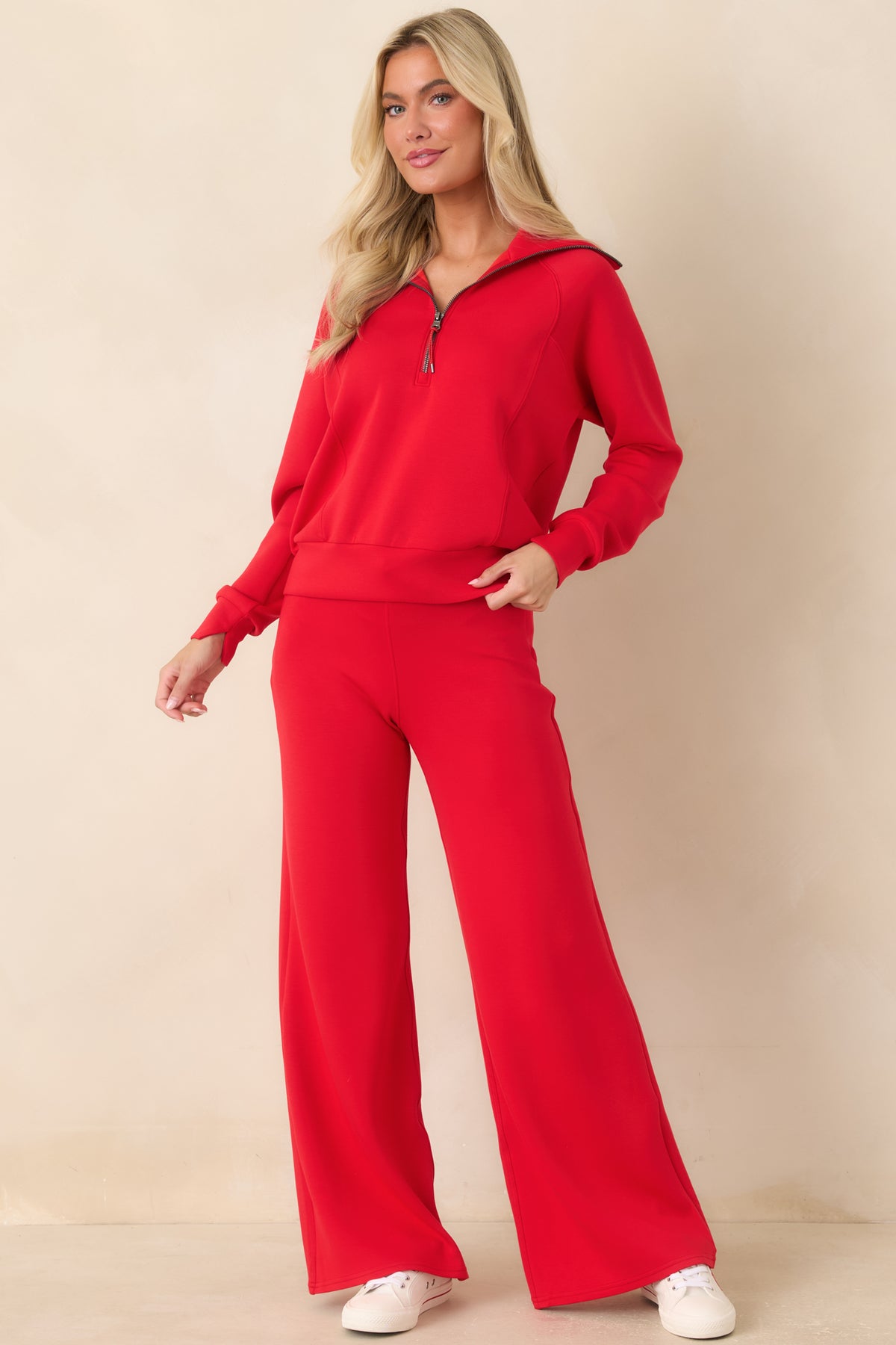 Lightweight spacer fabric top with four-way stretch, long sleeves, and a wide banded hem.