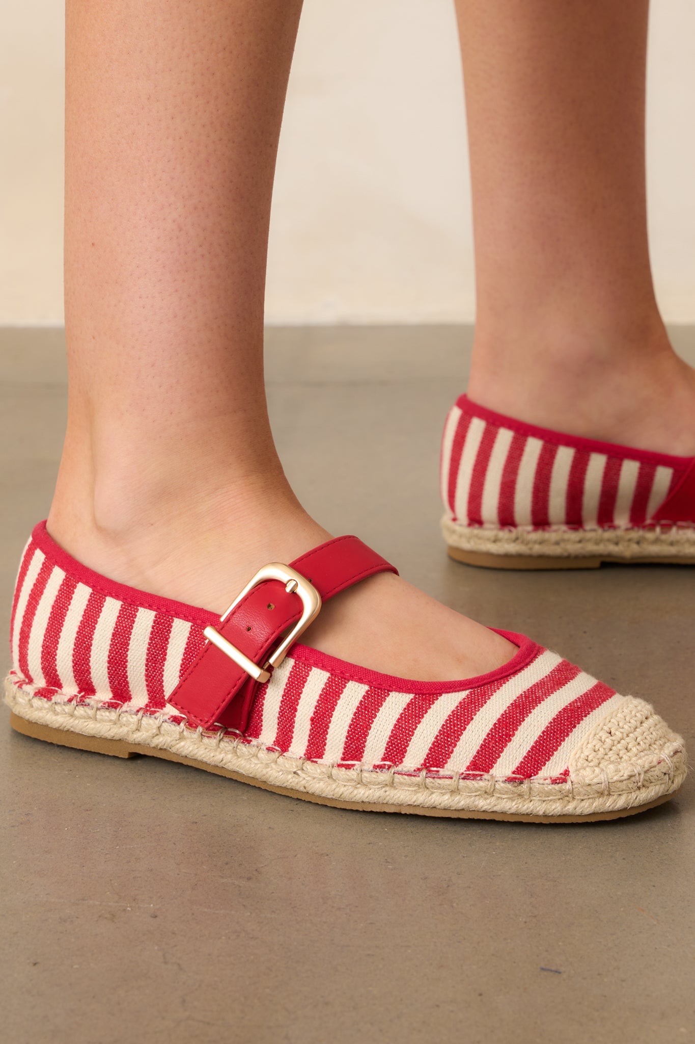 A magnified look at the braided jute fabric trim on the sole, emphasizing its natural texture and contrast with the canvas fabric.