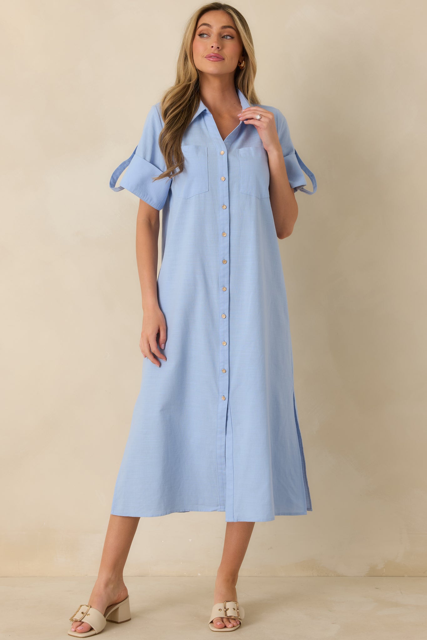 Midi shirt dress in soft cotton with relaxed straight silhouette and long sleeves.