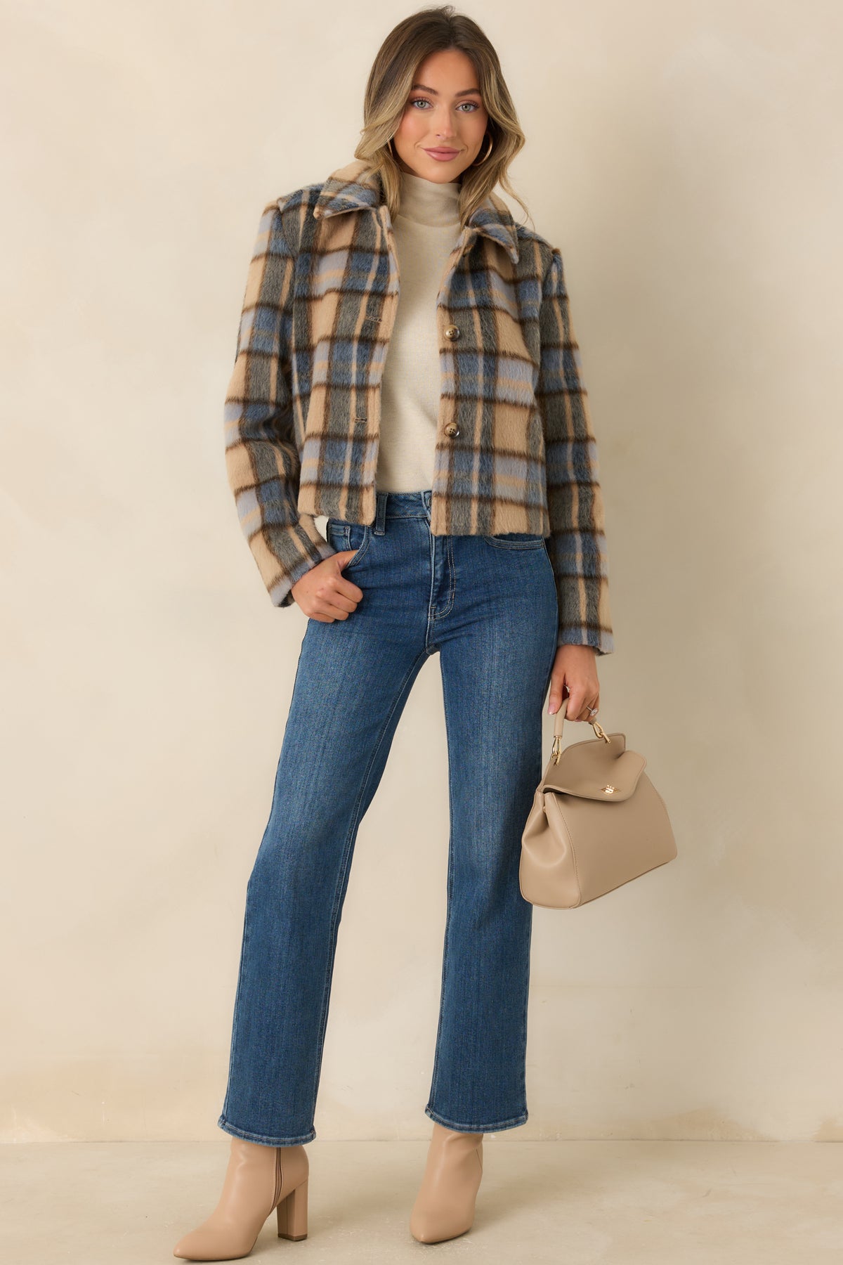Multicolor cropped jacket with a polished pointed collar and warm tortoiseshell-style buttons.
