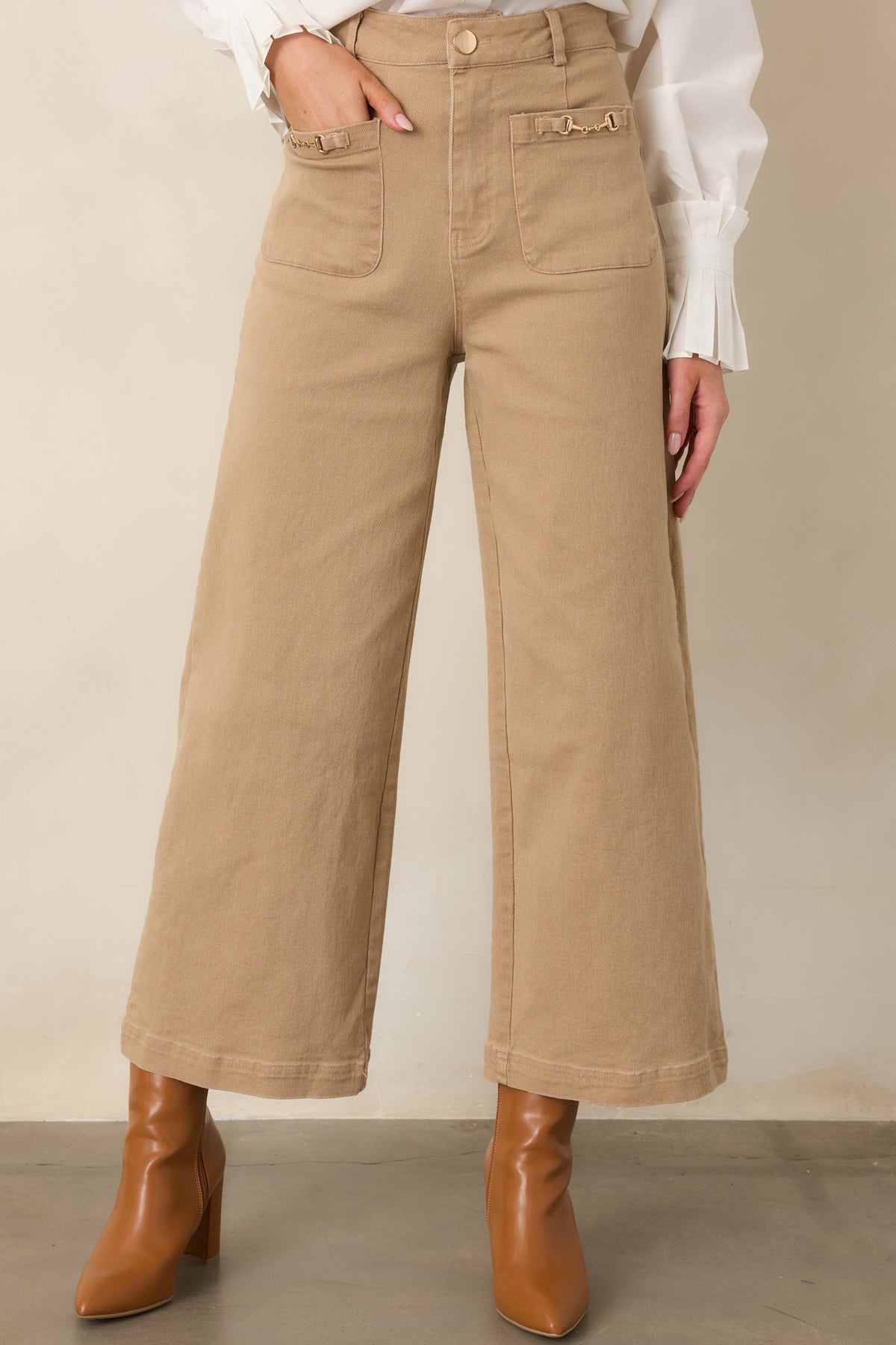 Neutral wide-leg pants showcasing oversized patch pockets accented with polished gold-tone horsebit hardware.
